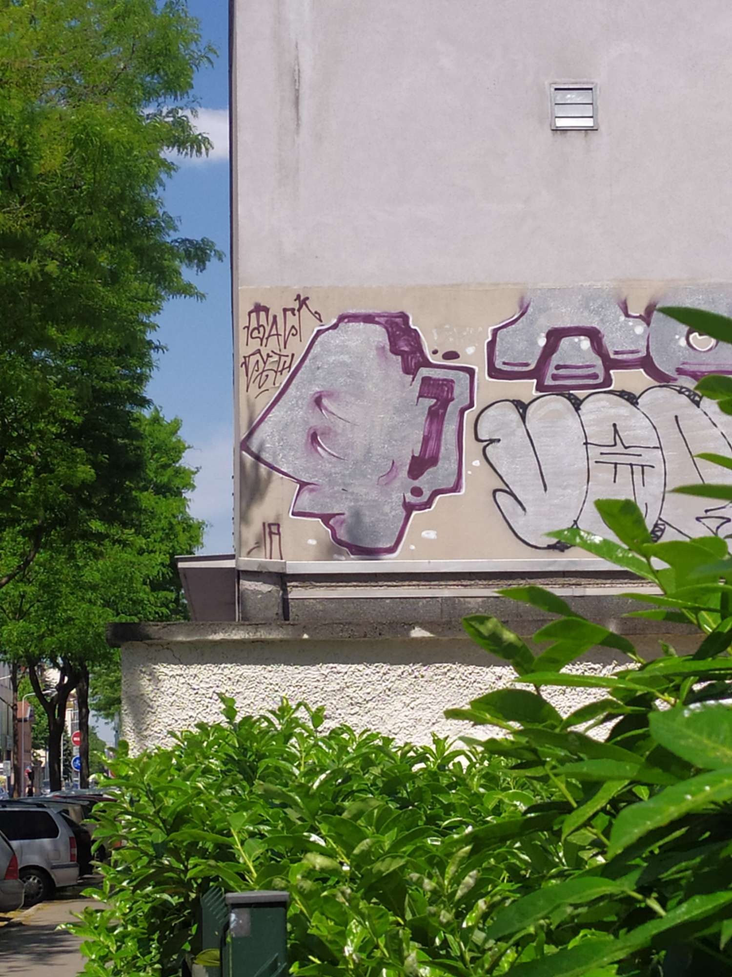 
								Street-art graffiti fresque 
								 
									31 Rue du Docteur Rebatel
									69003
									Lyon
									France 
									Ira LaPerla
								Street-Art-Safari.com
								