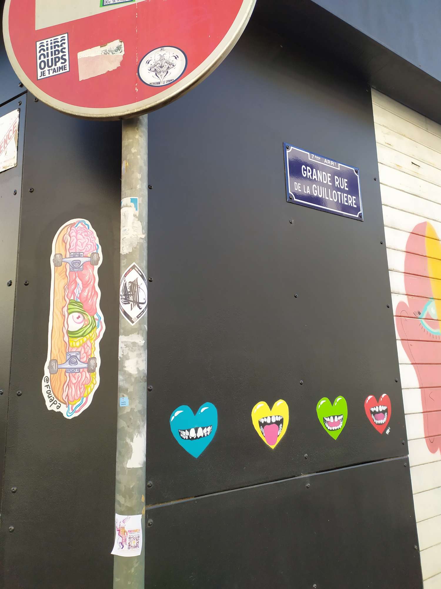 
								Street-art graffiti fresque 
								Fouapa, Velour 
									200 Grande Rue de la Guilloti&egrave;re
									69007
									Lyon
									France 
									Ira LaPerla
								Street-Art-Safari.com
								