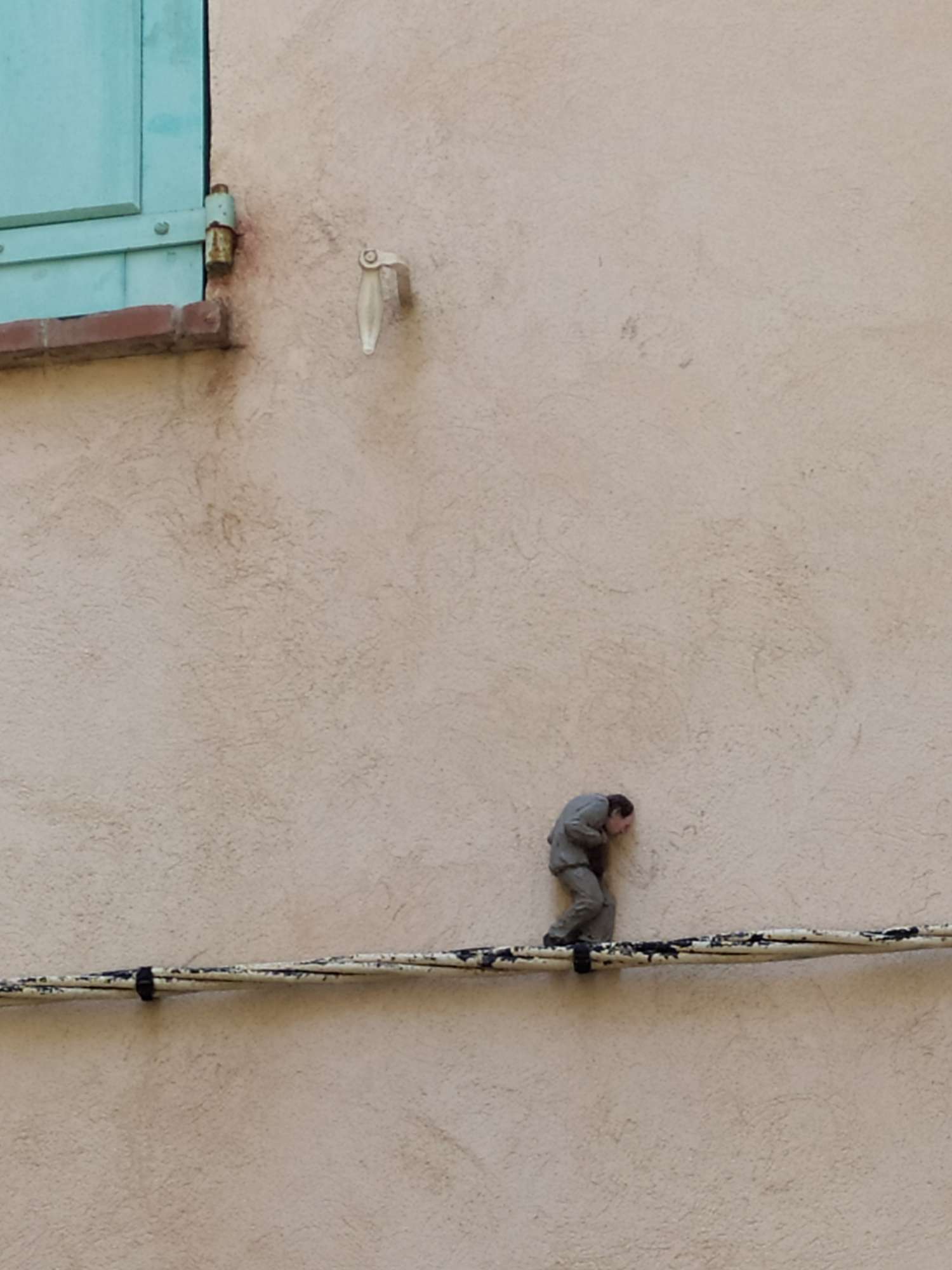 
								Street-art graffiti fresque 
								 
									6 Rue de l'Horloge
									06600
									Antibes
									France 
									Ira LaPerla
								Street-Art-Safari.com
								