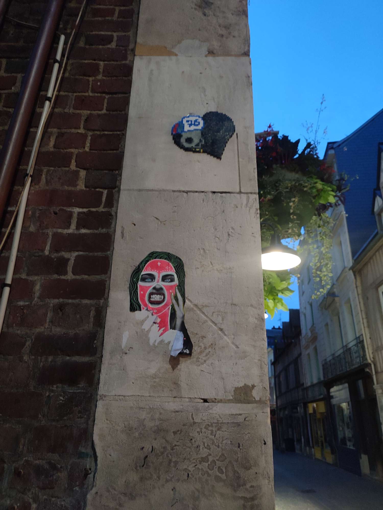 
								Street-art graffiti fresque 
								 
									40 Rue Saint-Nicolas
									76000
									Rouen
									France 
									Nicol&agrave; Oul&agrave;
								Street-Art-Safari.com
								