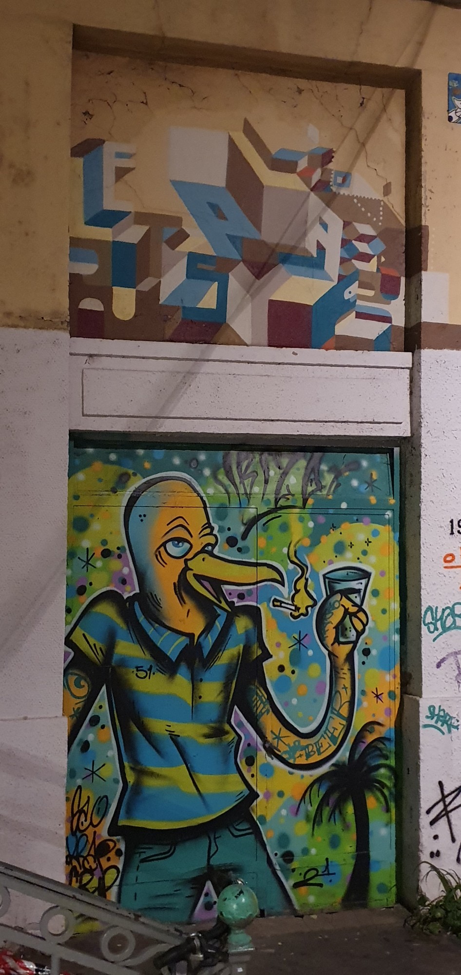 
								Street-art graffiti fresque 
								KrapCrap 
									22 Rue des Tables Claudiennes
									
									Lyon
									France 
									Pat Finder
								Street-Art-Safari.com
								