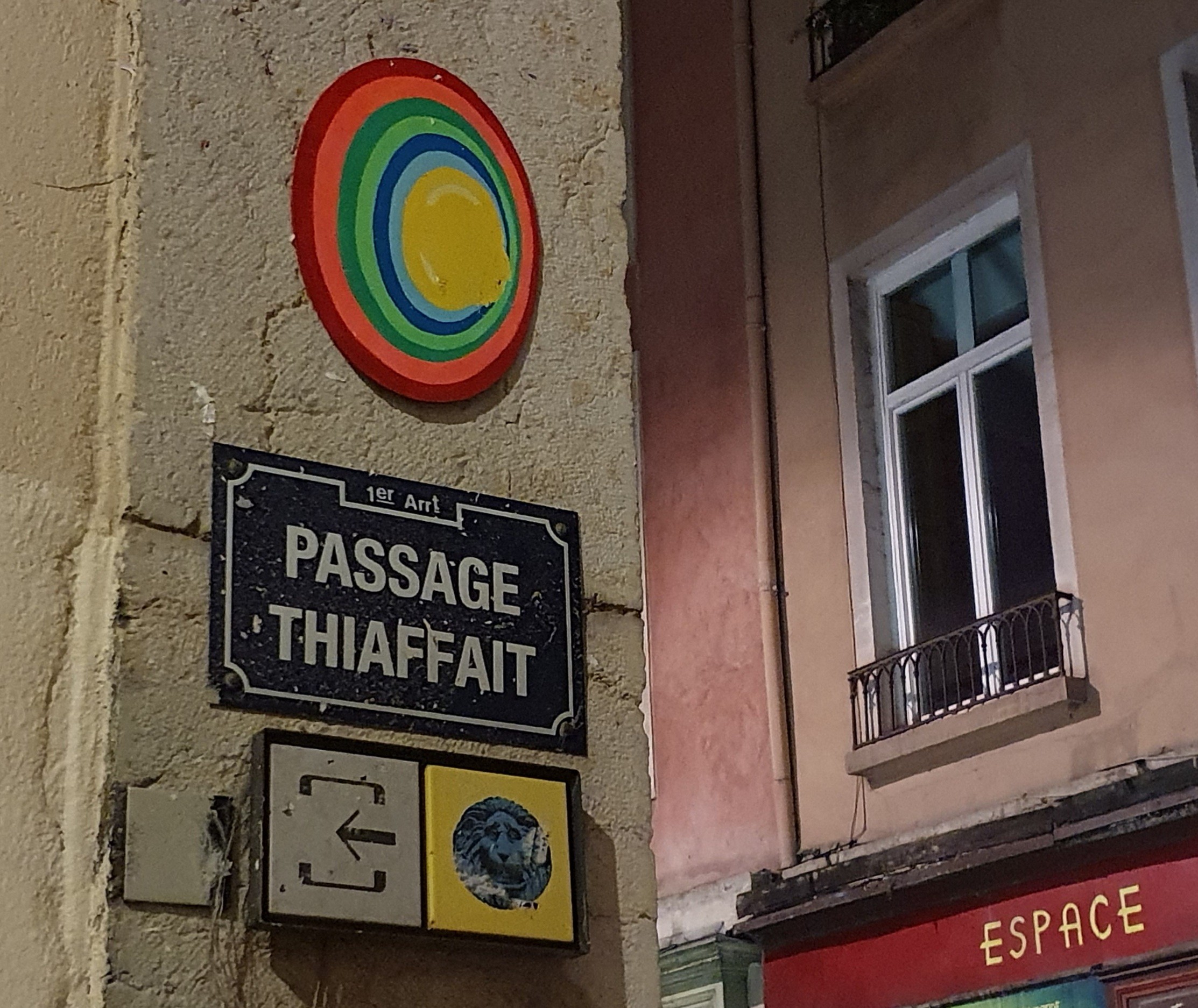 
								Street-art graffiti fresque 
								 
									1 Passage Thiaffait
									
									Lyon
									France 
									Pat Finder
								Street-Art-Safari.com
								