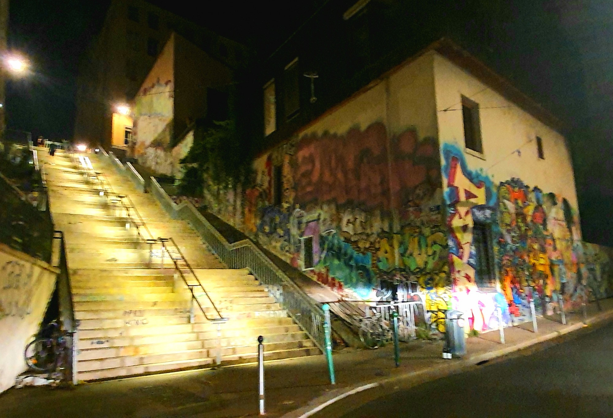 
								Street-art graffiti fresque 
								 
									2-12 Rue Diderot
									
									Lyon
									France 
									Pat Finder
								Street-Art-Safari.com
								