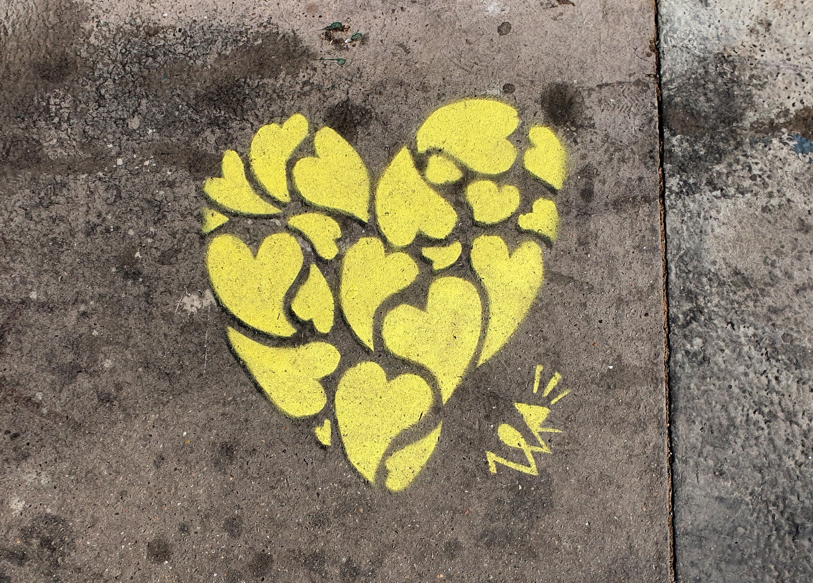 
								Street-art graffiti fresque 
								Velour 
									26-34 Rue Saint-Michel
									
									Lyon
									France 
									Pat Finder
								Street-Art-Safari.com
								