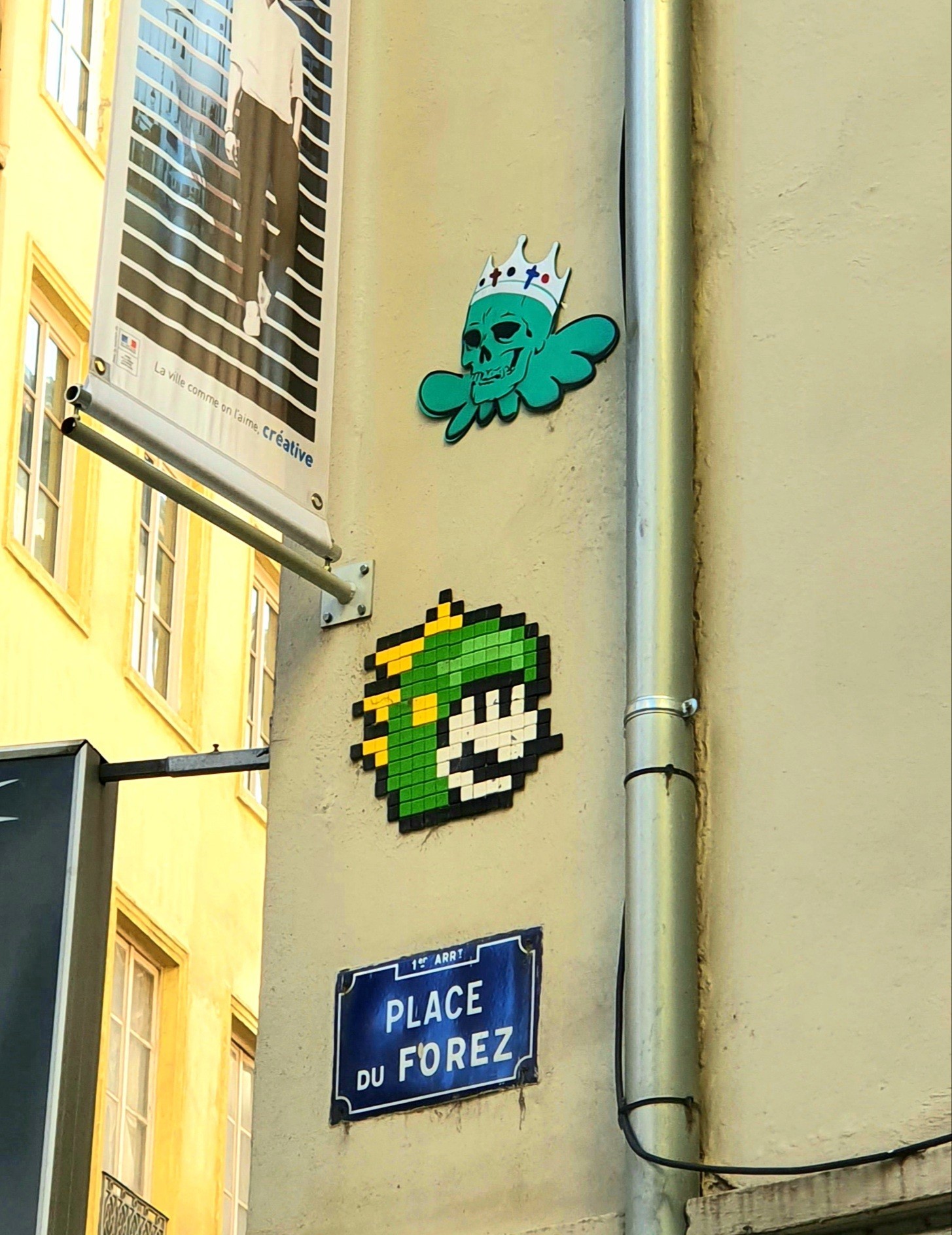 
								Street-art graffiti fresque 
								GZUP, In The Woup 
									Place du Forez
									
									Lyon
									France 
									Pat Finder
								Street-Art-Safari.com
								