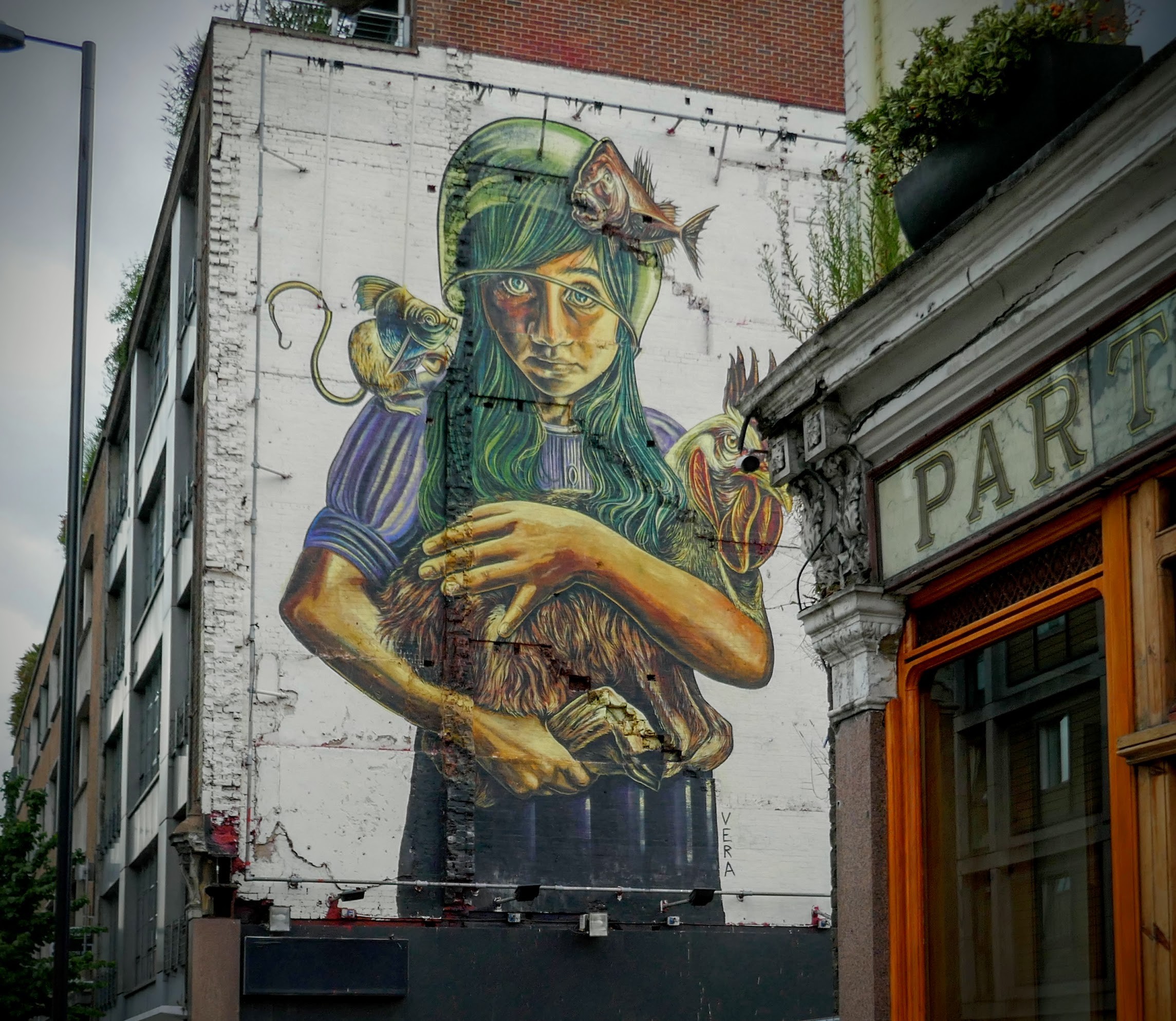 
								Street-art graffiti fresque 
								Vera Bugatti 
									2 Clerkenwell Road
									EC1M 5PQ
									London
									United Kingdom 
									Pat Finder
								Street-Art-Safari.com
								