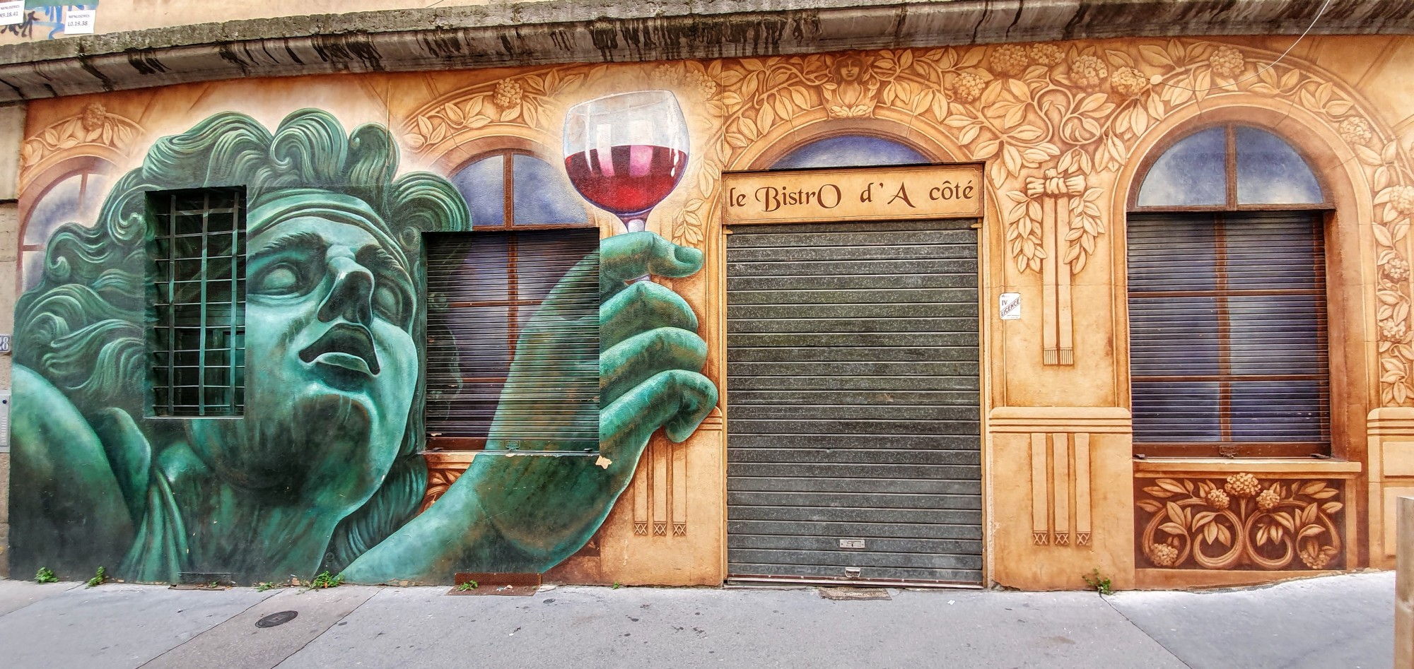 
								Street-art graffiti fresque 
								 
									53 Rue des Tables Claudiennes
									69001
									Lyon
									France 
									Pat Finder
								Street-Art-Safari.com
								