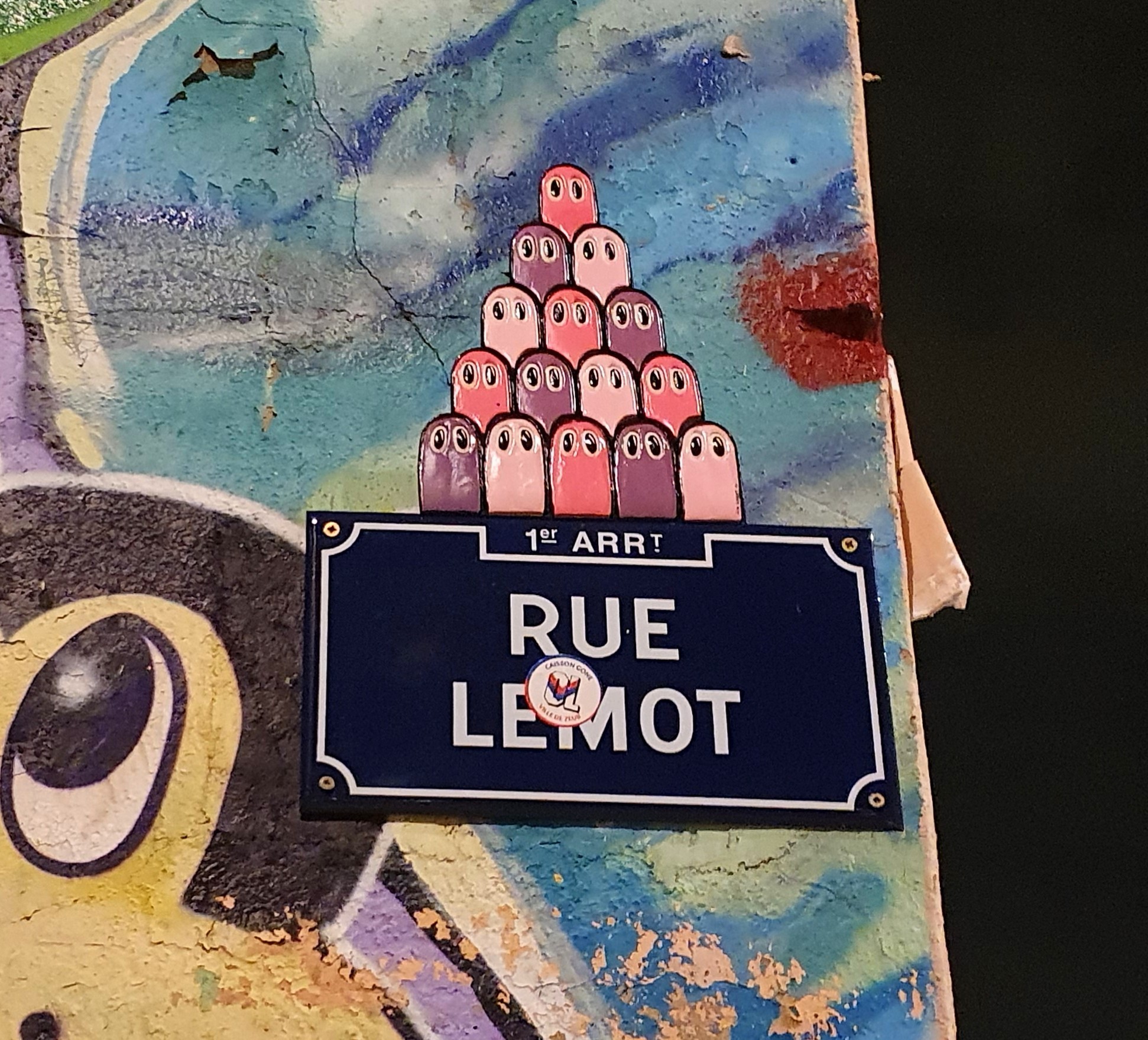 
								Street-art graffiti fresque 
								Line-street 
									2-16 Rue Lemot
									
									Lyon
									France 
									Pat Finder
								Street-Art-Safari.com
								