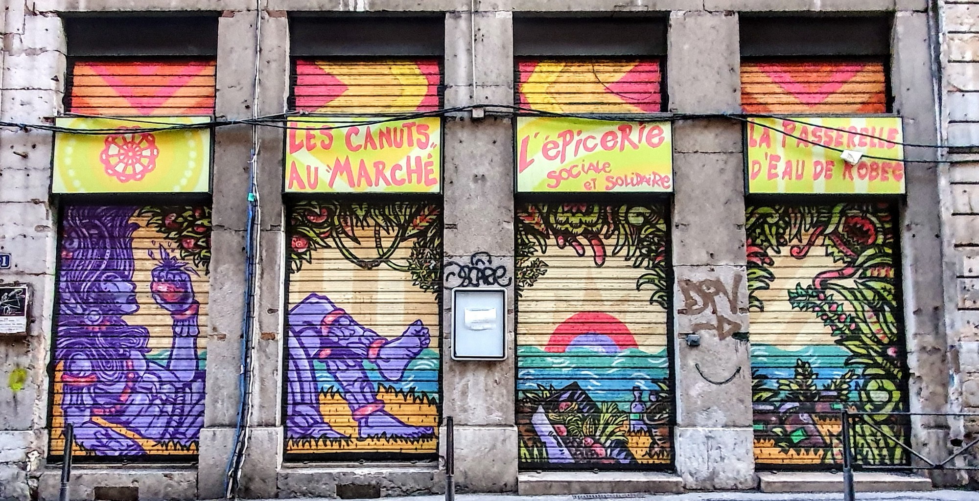 
								Street-art graffiti fresque 
								Spone 
									23-19 Rue des Capucins
									
									Lyon
									France 
									Pat Finder
								Street-Art-Safari.com
								