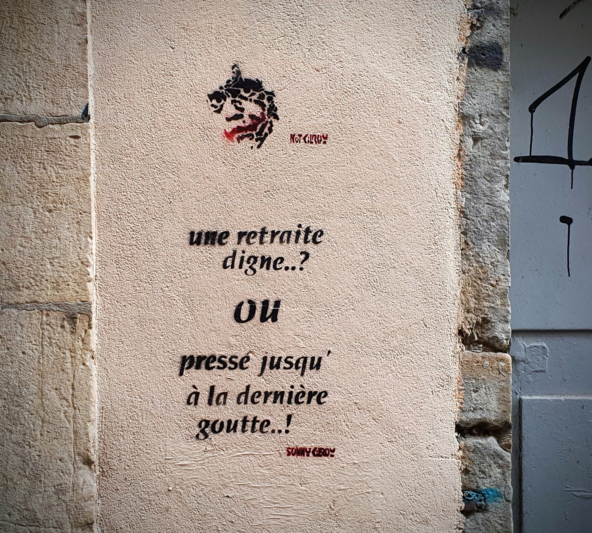 
								Street-art graffiti fresque 
								Sunny KILROY 
									9-1 Rue Bouteille
									
									Lyon
									France 
									Pat Finder
								Street-Art-Safari.com
								