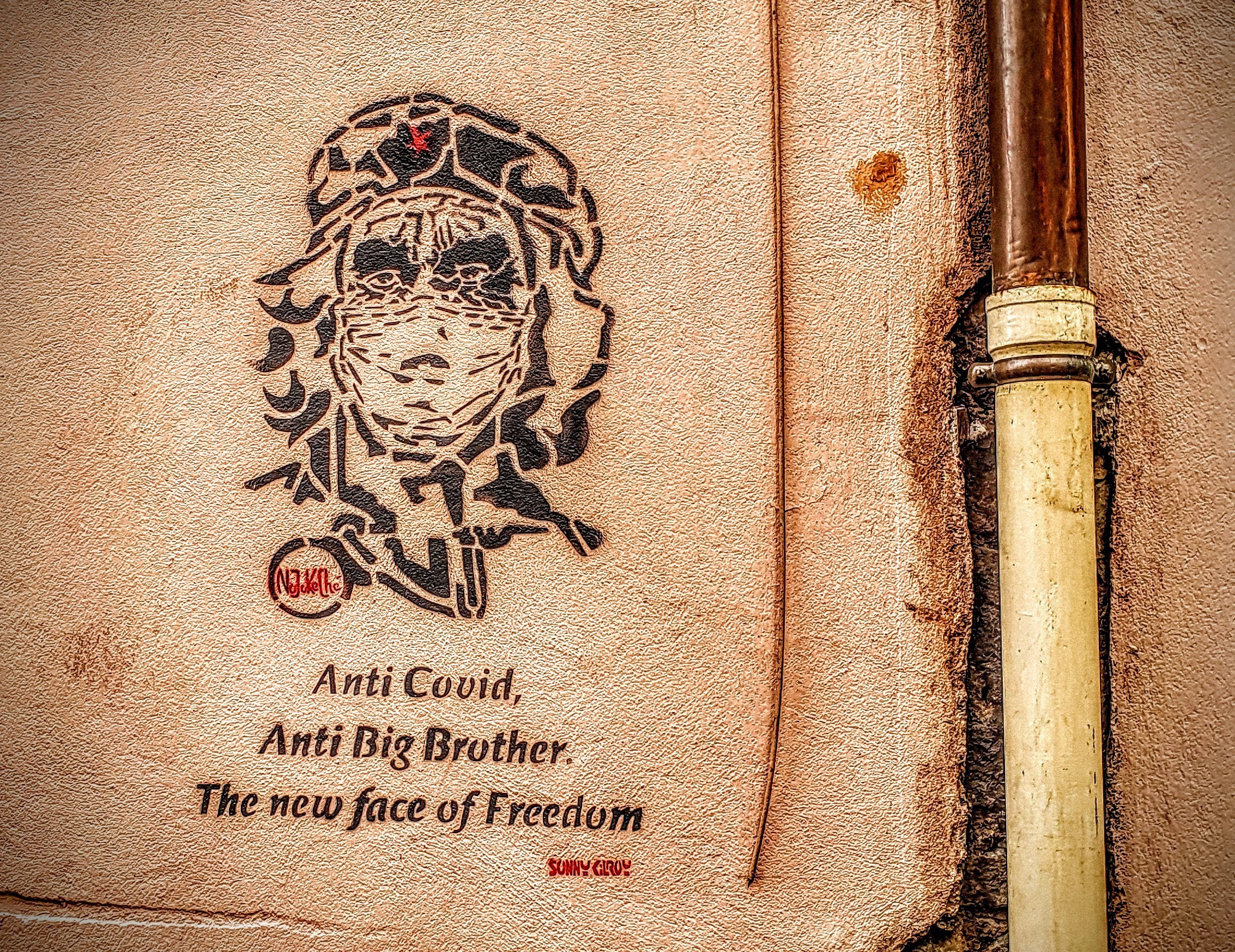 
								Street-art graffiti fresque 
								Sunny KILROY 
									9-1 Rue Bouteille
									
									Lyon
									France 
									Pat Finder
								Street-Art-Safari.com
								