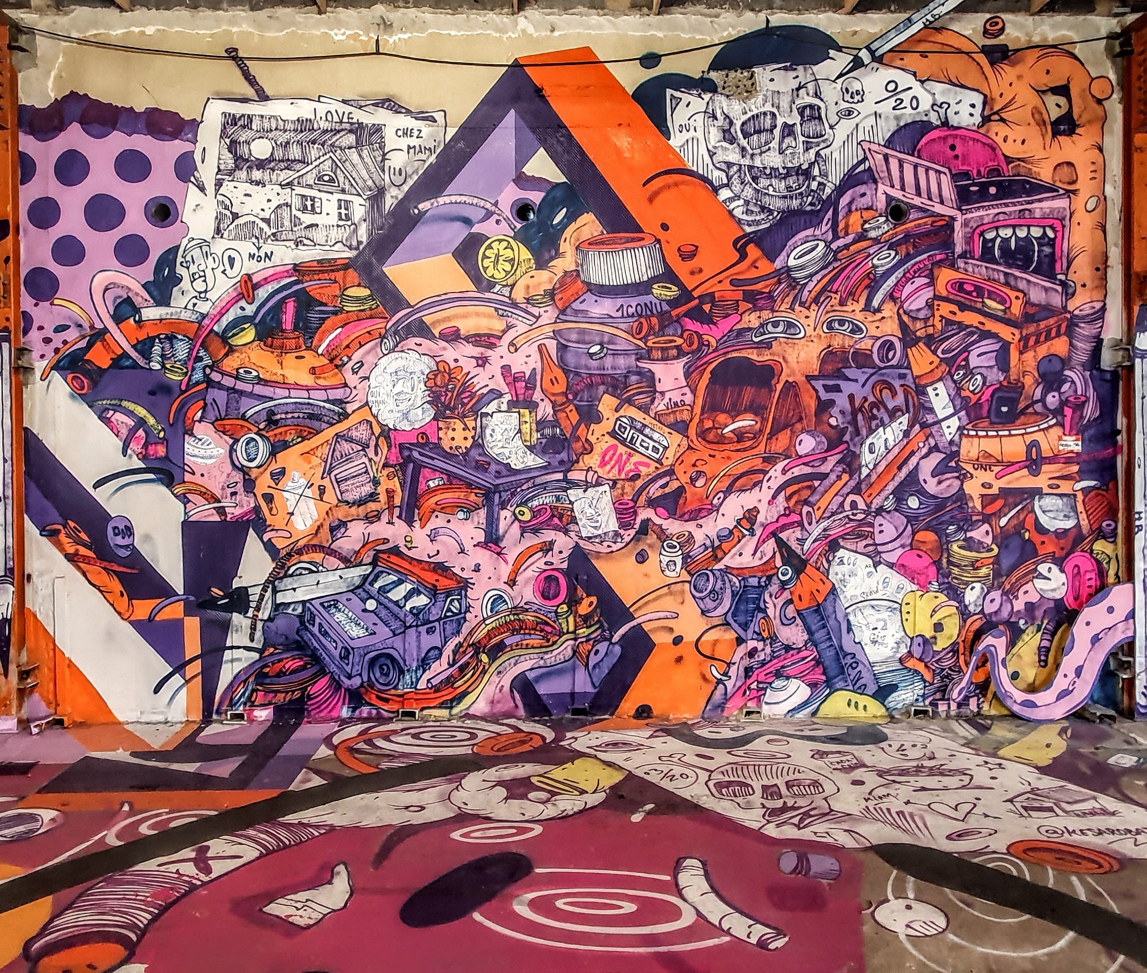 
								Street-art graffiti fresque 
								Kesadi 
									37 Rue Barr&egrave;me
									
									Lyon
									France 
									Pat Finder
								Street-Art-Safari.com
								