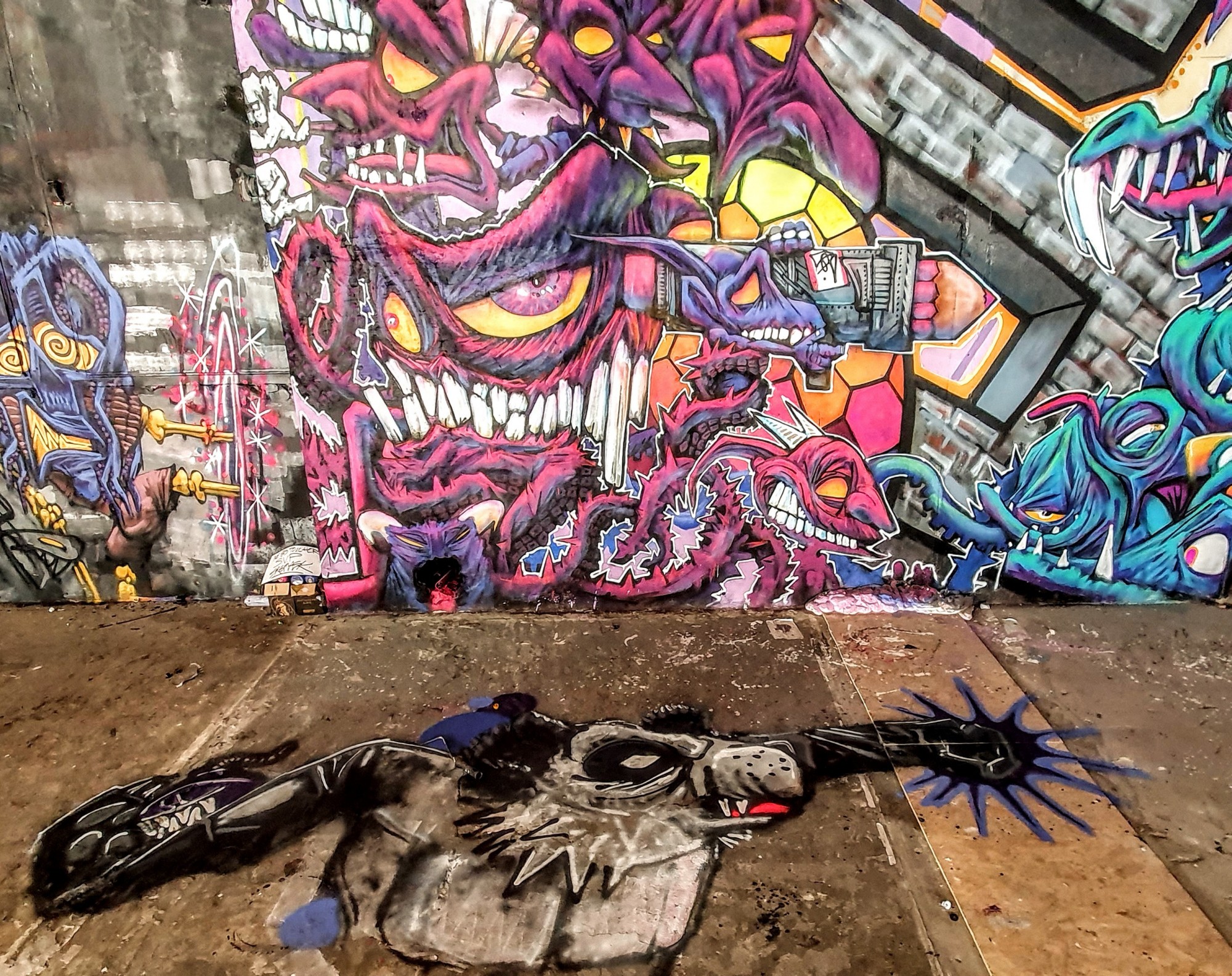 
								Street-art graffiti fresque 
								Skema 
									37 Rue Barr&egrave;me
									
									Lyon
									France 
									Pat Finder
								Street-Art-Safari.com
								