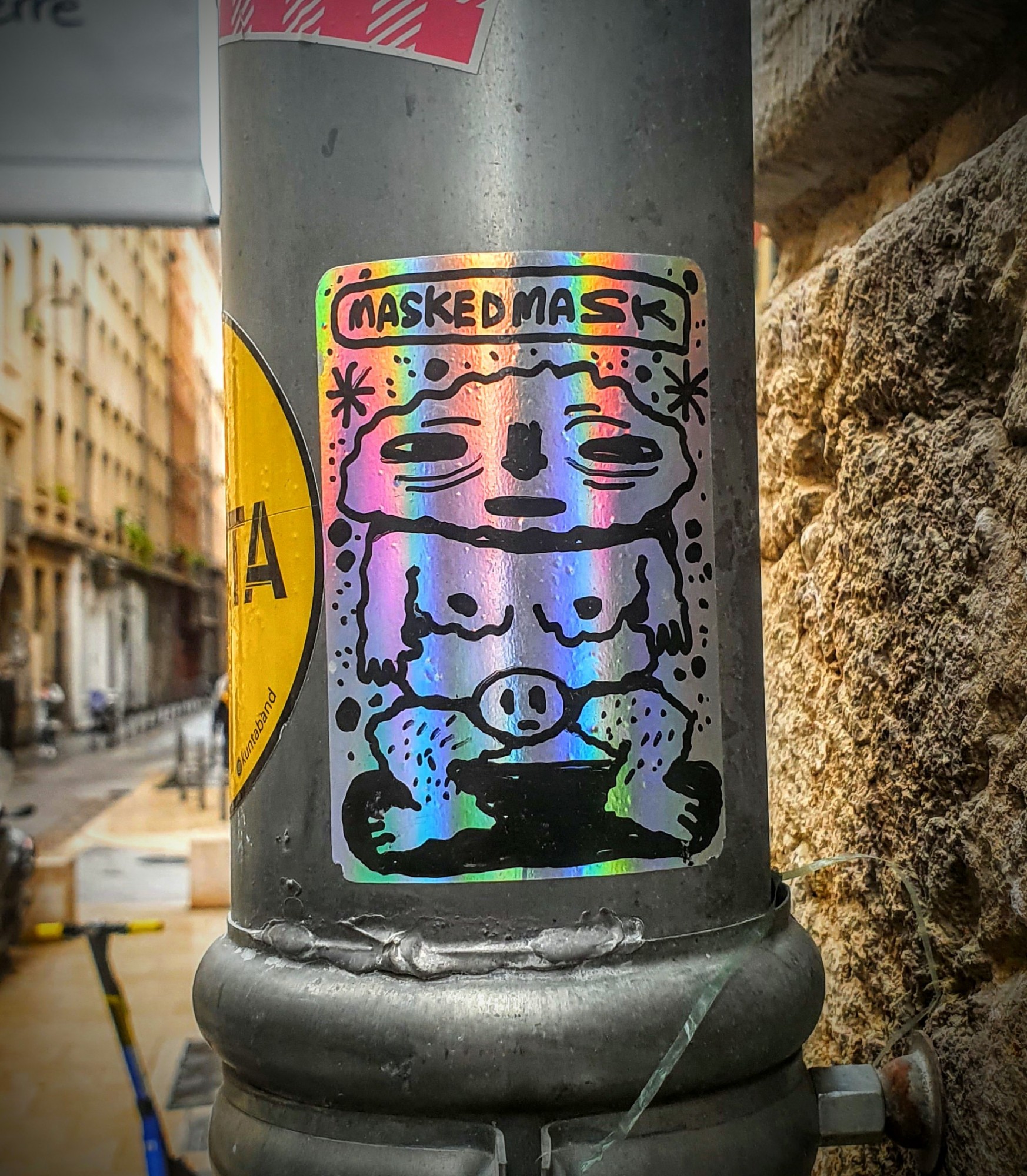 
								Street-art graffiti fresque 
								MaskedMask 
									18 Rue Ren&eacute; Leynaud
									
									Lyon
									France 
									Pat Finder
								Street-Art-Safari.com
								