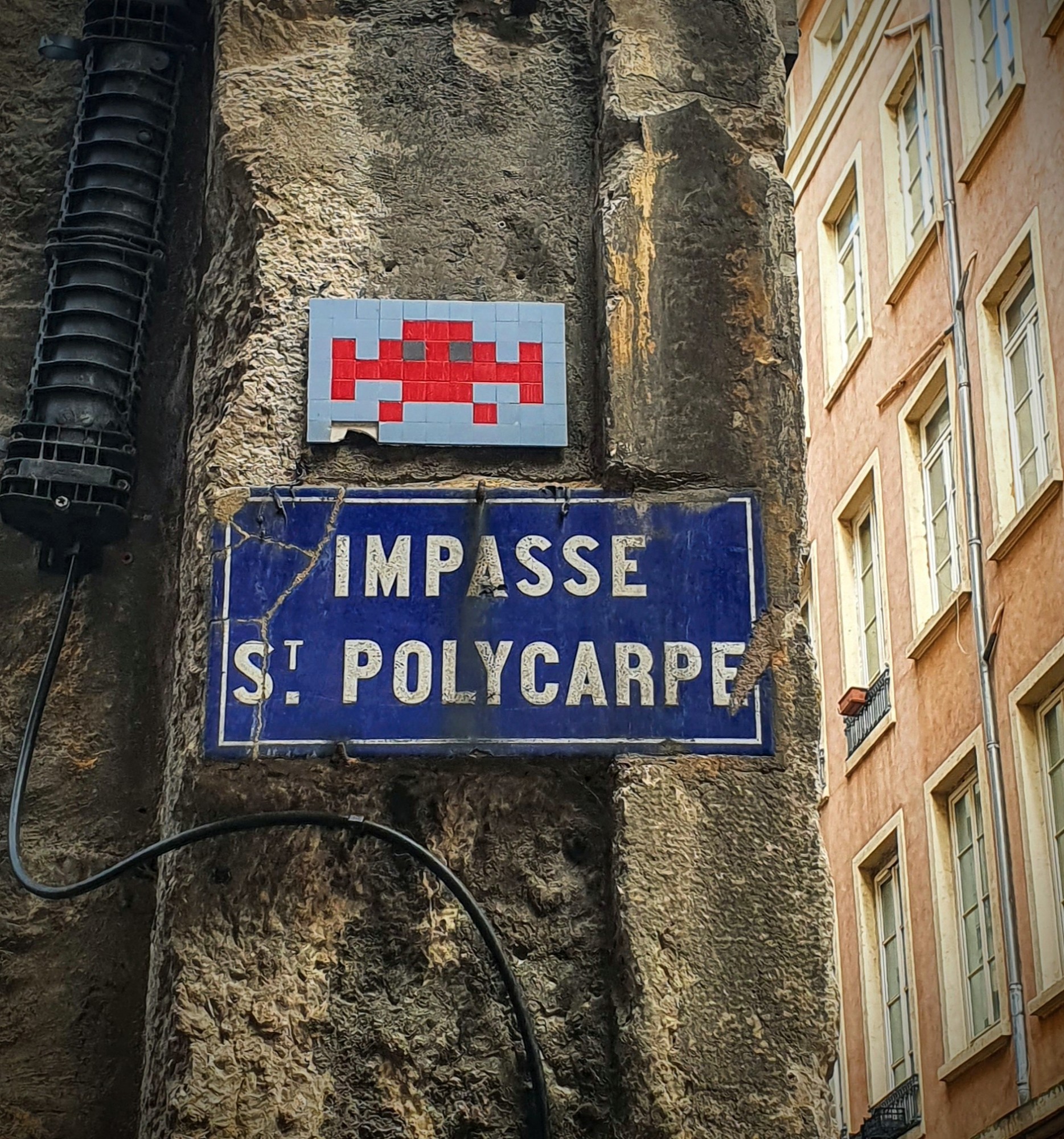 
								Street-art graffiti fresque 
								Invader 
									18-8 Impasse Saint-Polycarpe
									
									Lyon
									France 
									Pat Finder
								Street-Art-Safari.com
								