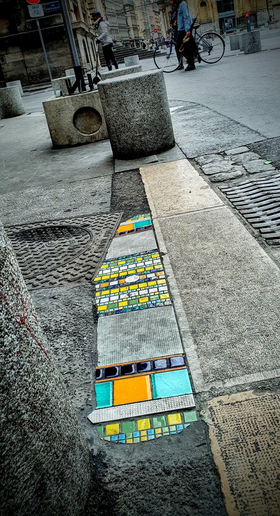 
								Street-art graffiti fresque 
								Ememem 
									33-31 Rue Romarin
									
									Lyon
									France 
									Pat Finder
								Street-Art-Safari.com
								