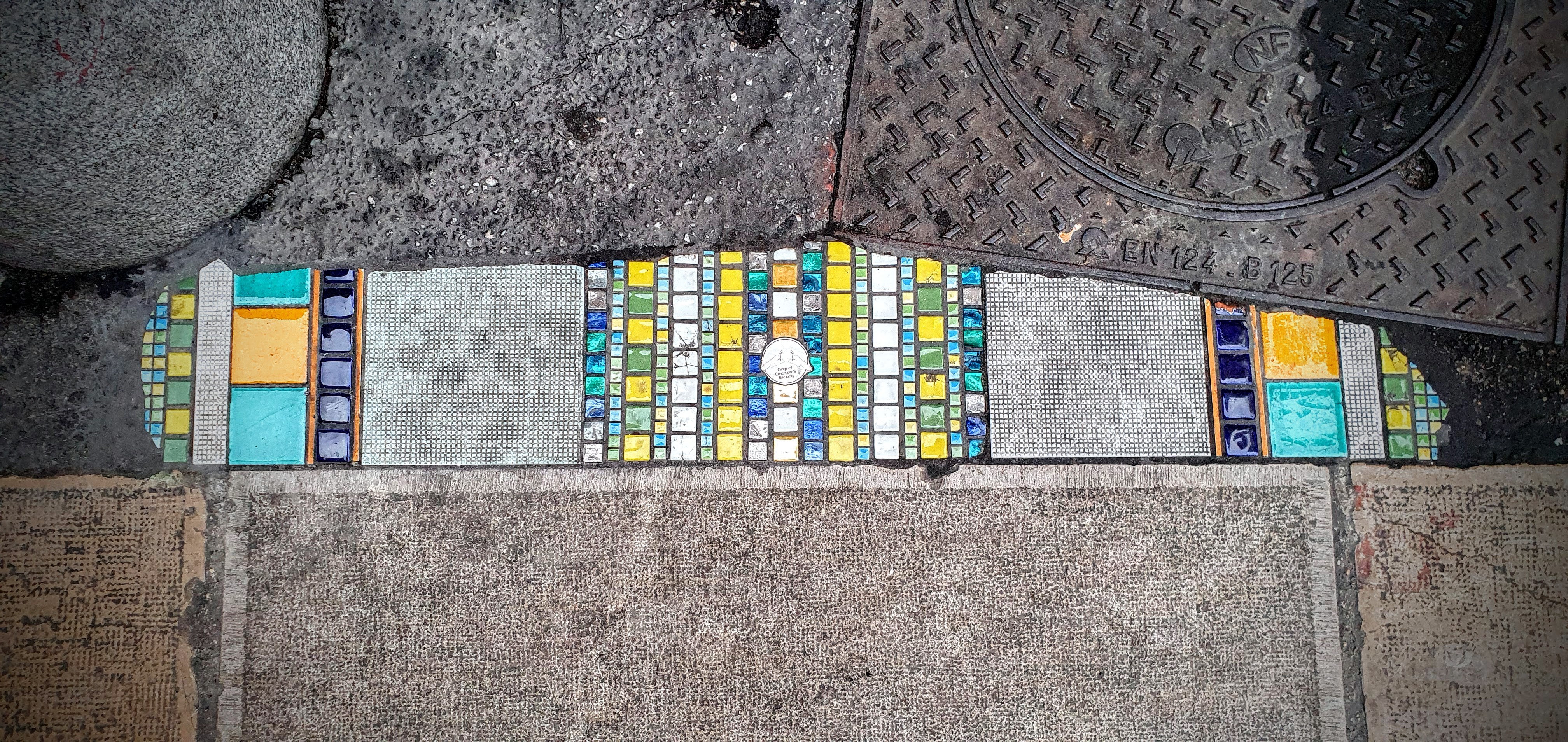 
								Street-art graffiti fresque 
								Ememem 
									20 Rue Romarin
									
									Lyon
									France 
									Pat Finder
								Street-Art-Safari.com
								