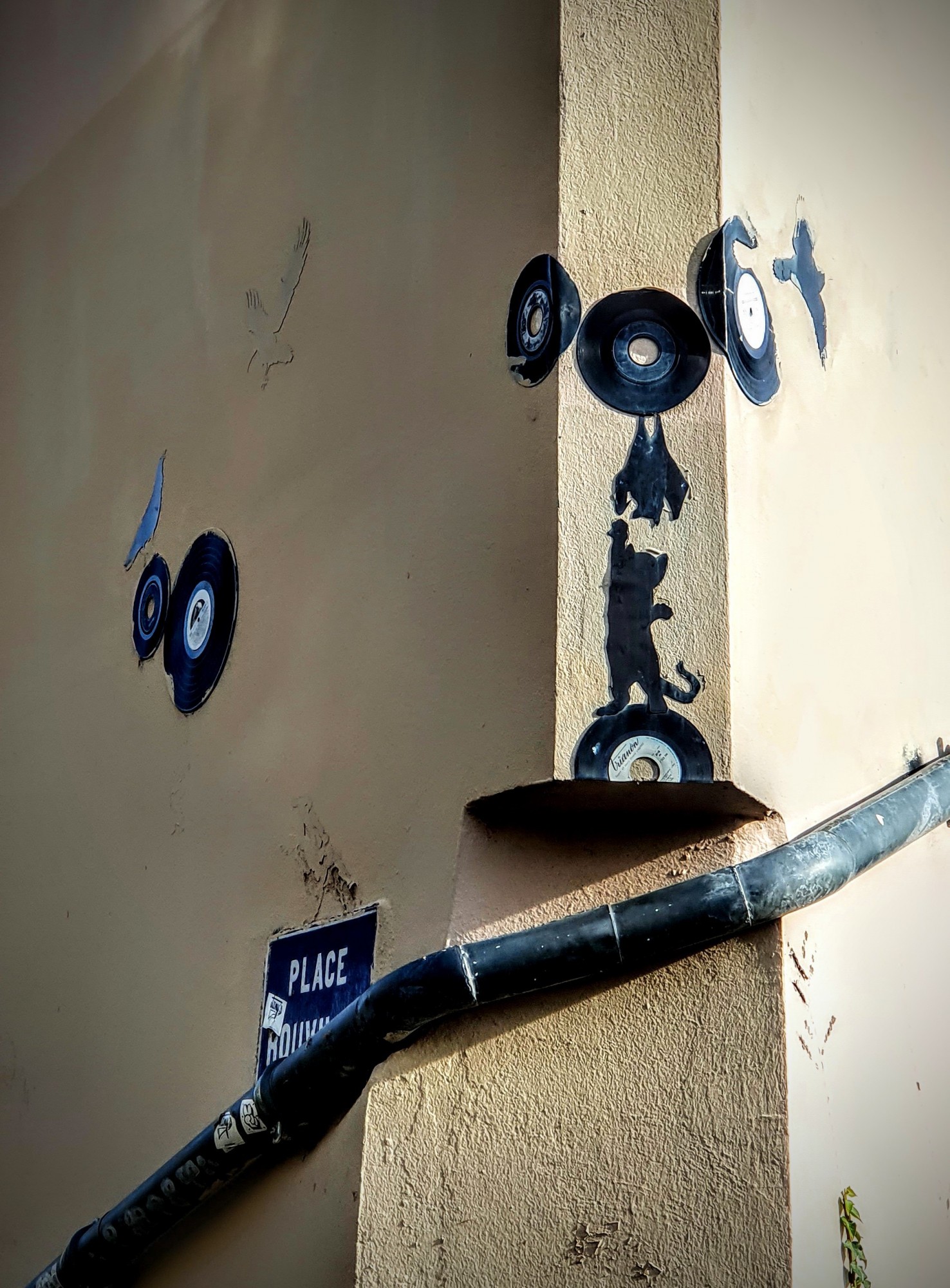 
								Street-art graffiti fresque 
								Kesa 
									2 Place Rouville
									
									Lyon
									France 
									Pat Finder
								Street-Art-Safari.com
								