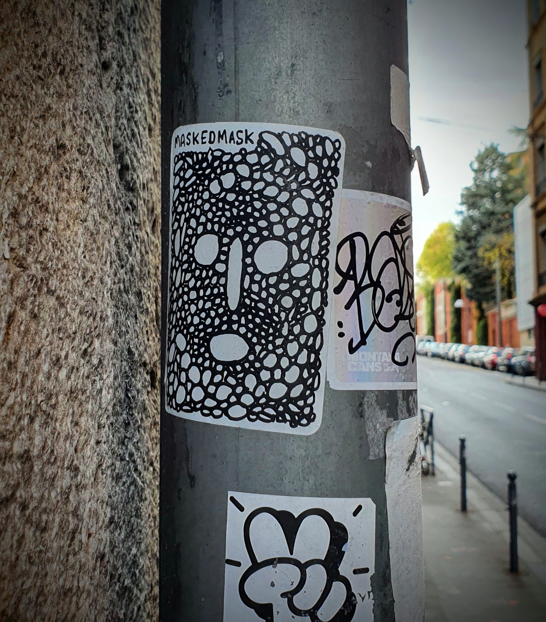 
								Street-art graffiti fresque 
								MaskedMask 
									1 Rue Fernand Rey
									
									Lyon
									France 
									Pat Finder
								Street-Art-Safari.com
								