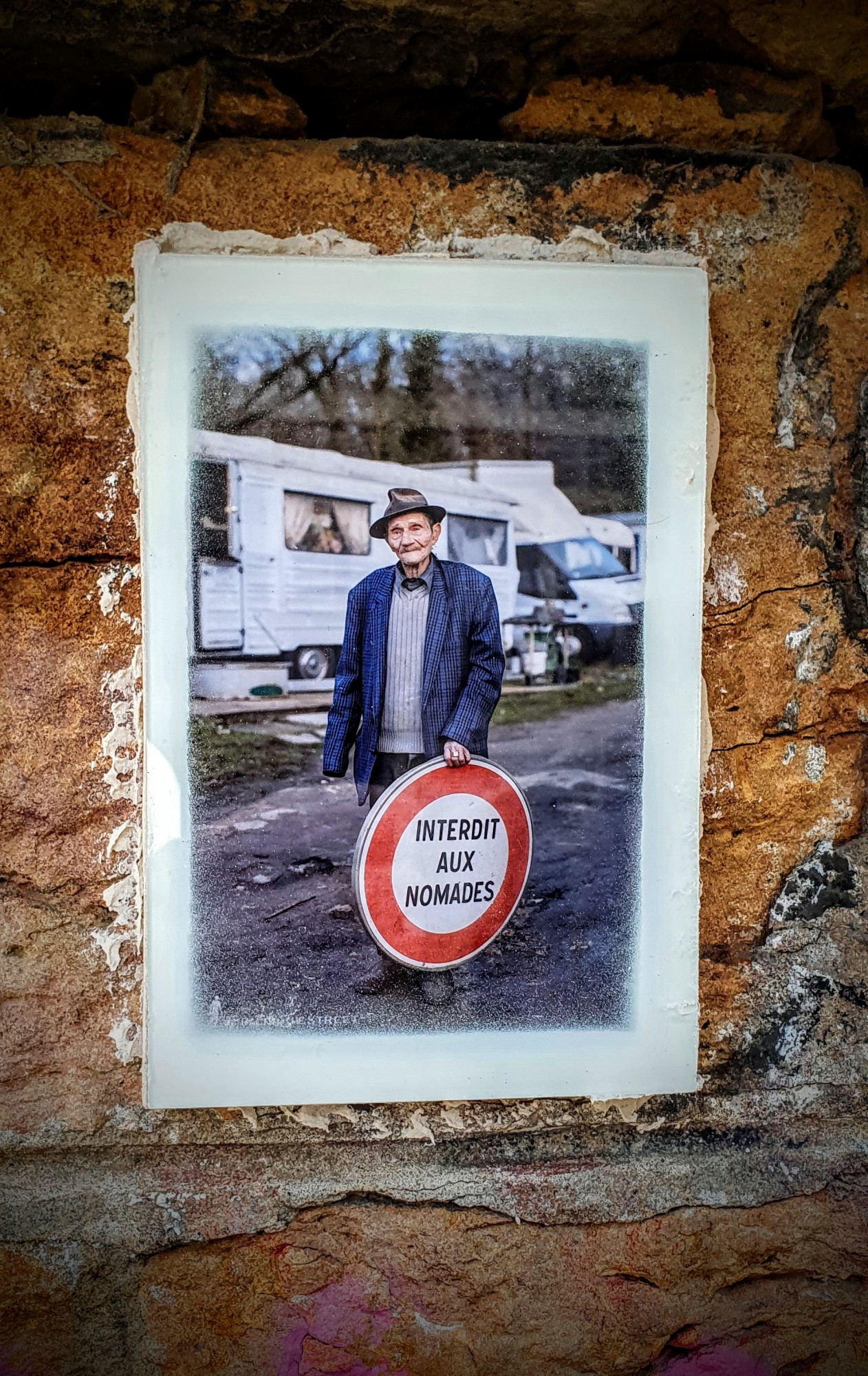 
								Street-art graffiti fresque 
								BackToTheStreet 
									1 Rue Pierre Poivre
									
									Lyon
									France 
									Pat Finder
								Street-Art-Safari.com
								