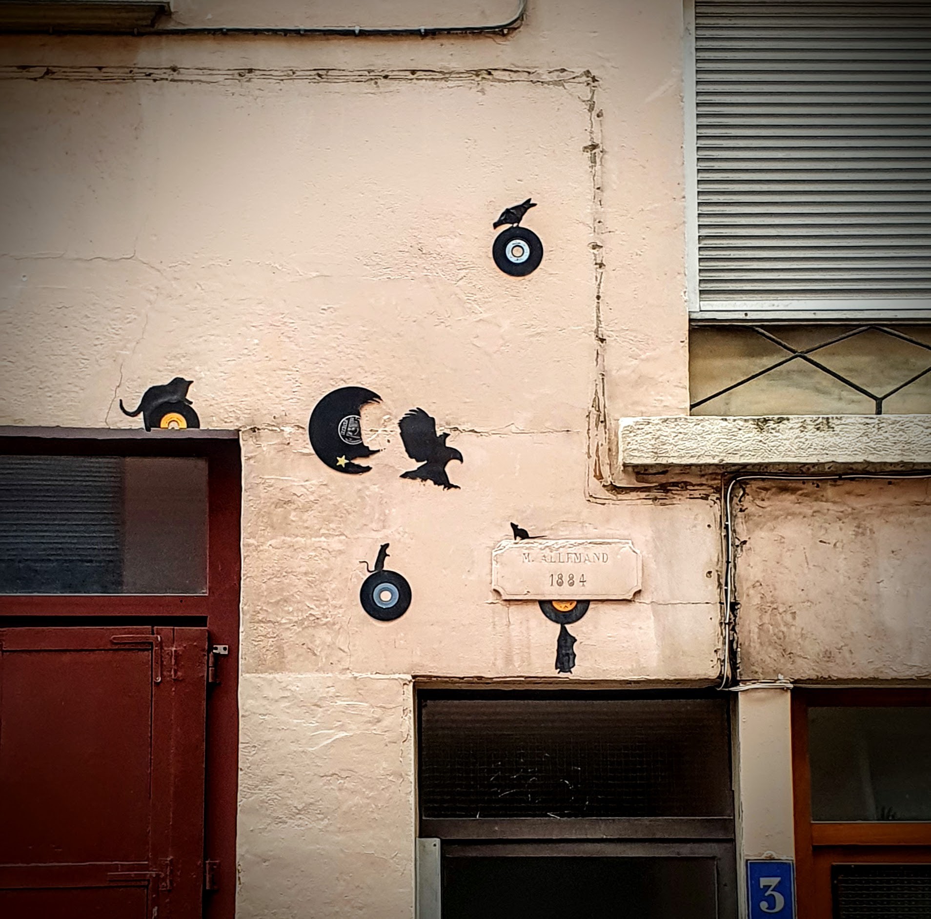 
								Street-art graffiti fresque 
								Kesa 
									20 Rue Bodin
									
									Lyon
									France 
									Pat Finder
								Street-Art-Safari.com
								