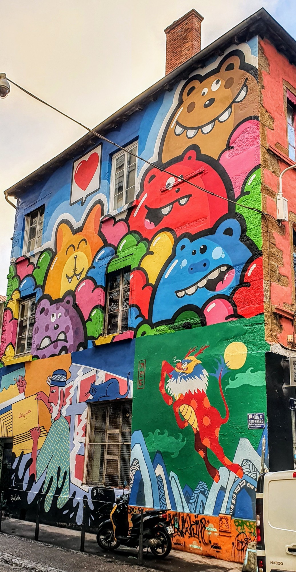 
								Street-art graffiti fresque 
								Birdy Kids 
									4 Rue Gutenberg
									
									Lyon
									France 
									Pat Finder
								Street-Art-Safari.com
								