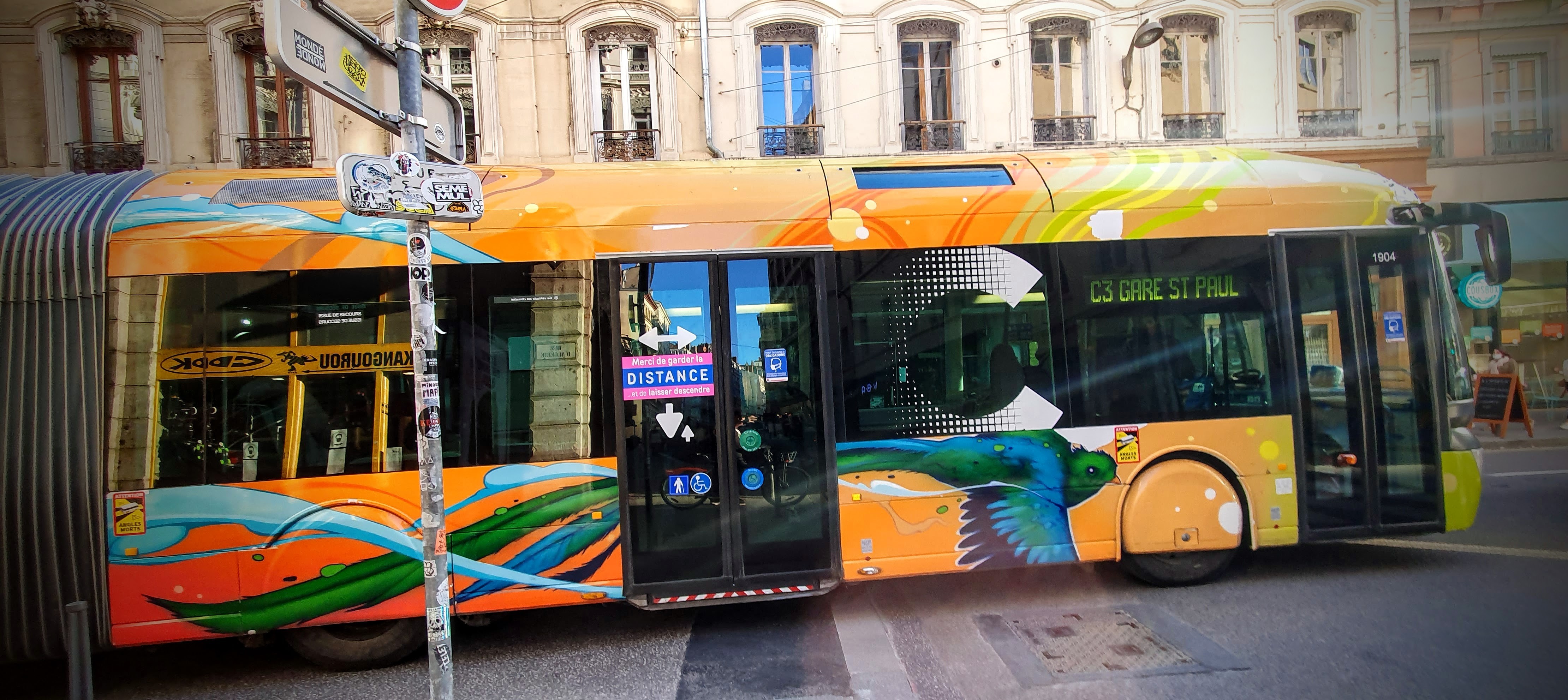 
								Street-art graffiti fresque 
								Kalouf 
									20 Rue Constantine
									
									Lyon
									France 
									Pat Finder
								Street-Art-Safari.com
								