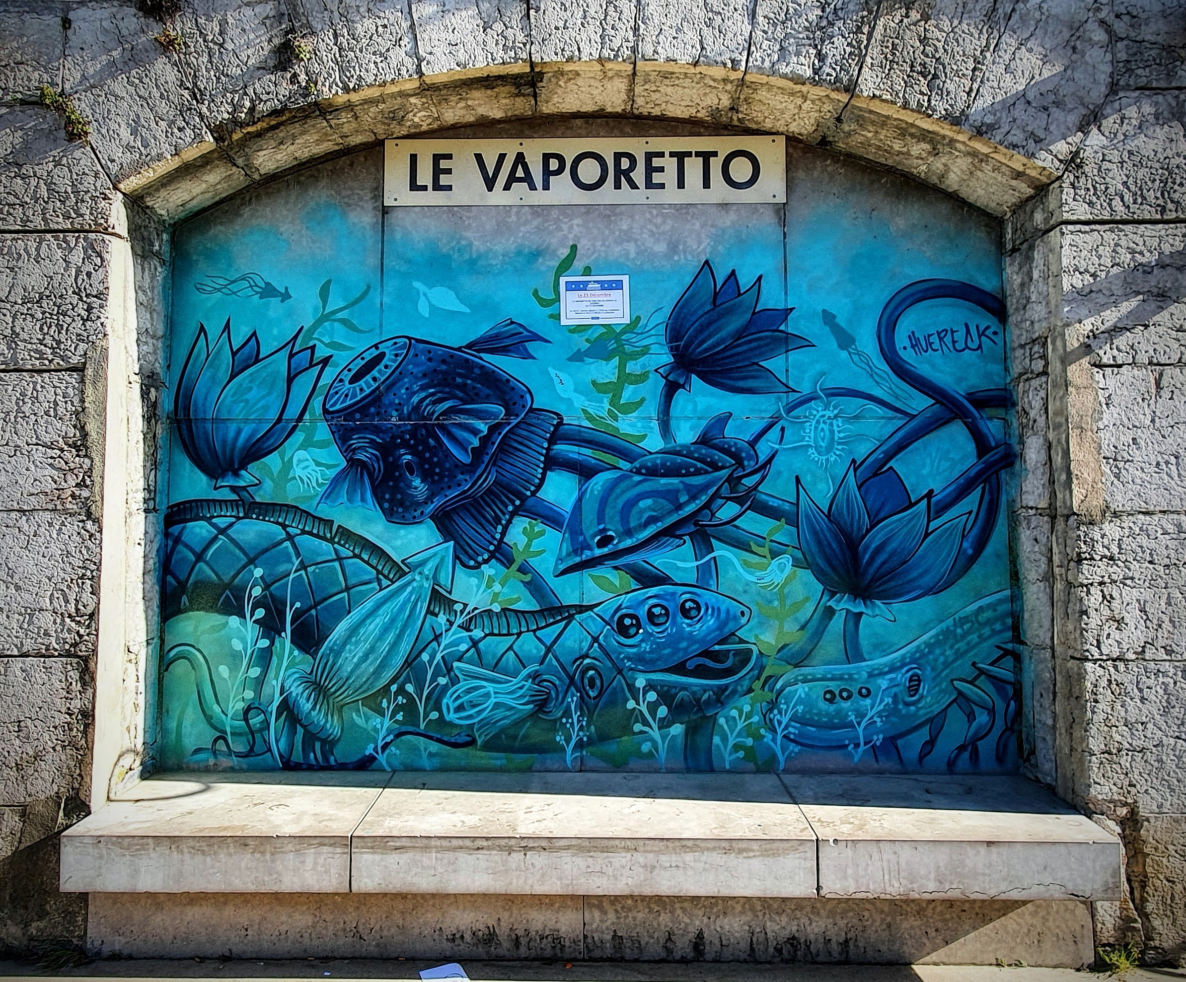 
								Street-art graffiti fresque 
								Huereck 
									11 Quai des C&eacute;lestins
									
									Lyon
									France 
									Pat Finder
								Street-Art-Safari.com
								