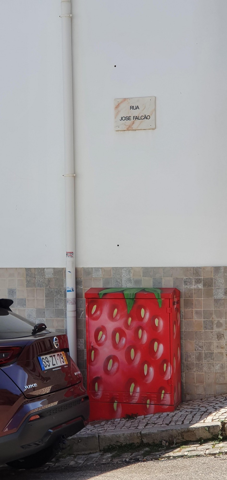 
								Street-art graffiti fresque 
								 
									9 Rua Jos&eacute; Falc&atilde;o
									8300-143
									Silves
									Portugal 
									Pat Finder
								Street-Art-Safari.com
								