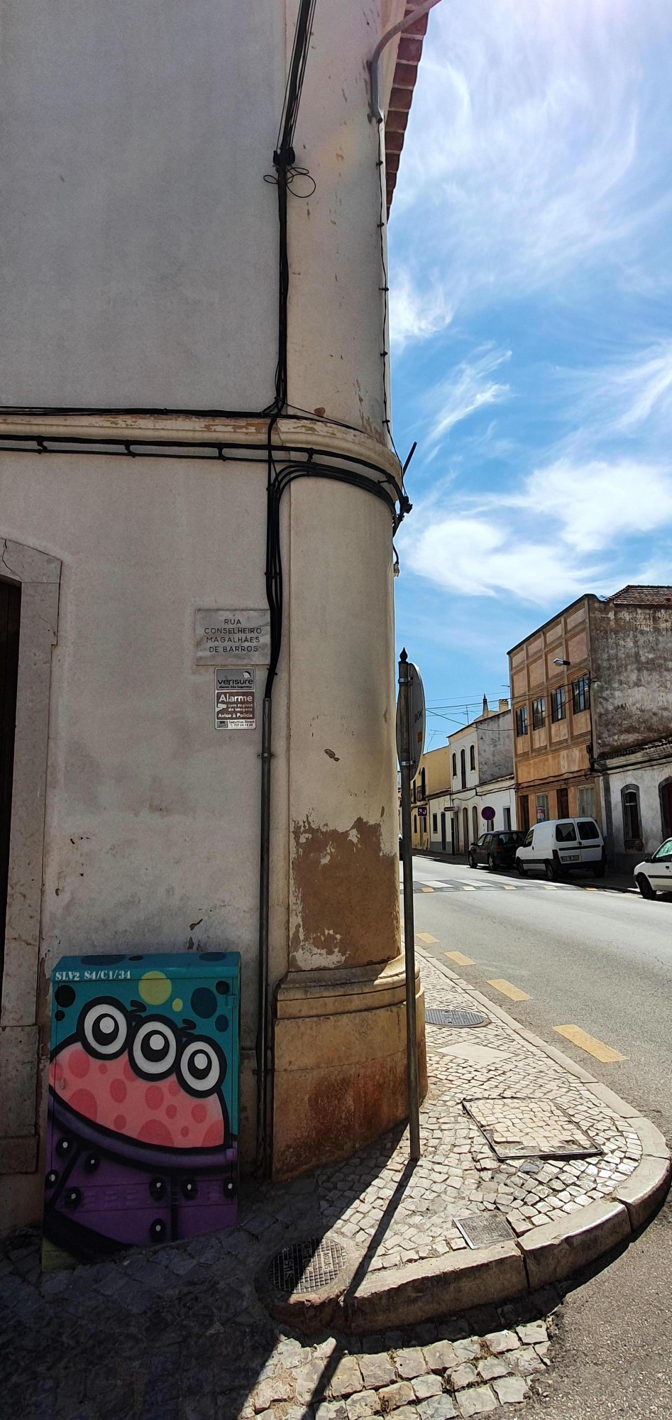 
								Street-art graffiti fresque 
								 
									2 Rua Jos&eacute; Falc&atilde;o
									8300-166
									Silves
									Portugal 
									Pat Finder
								Street-Art-Safari.com
								