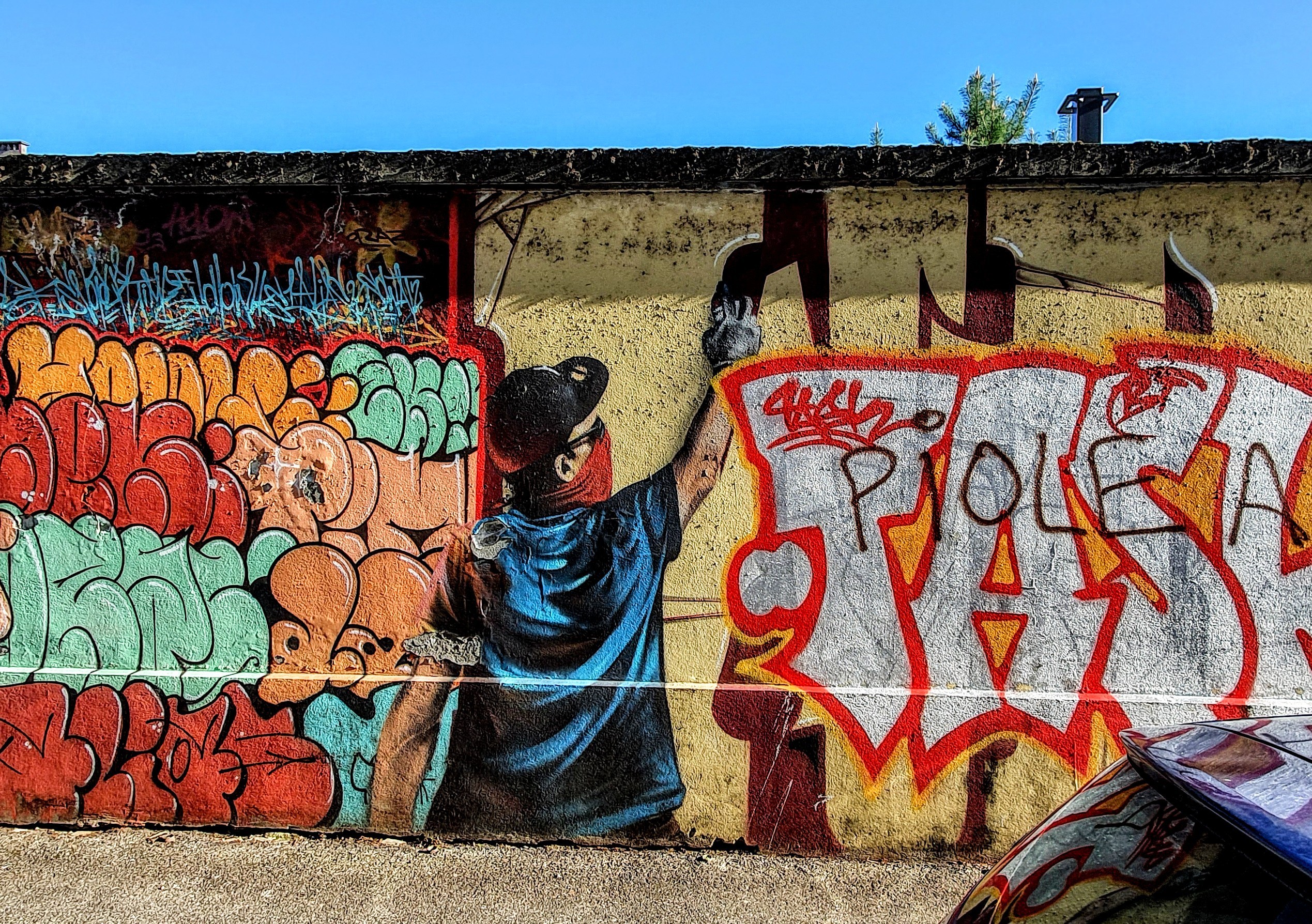 
								Street-art graffiti fresque 
								Holow 
									12 Rue Humbert II
									
									Grenoble
									France 
									Pat Finder
								Street-Art-Safari.com
								