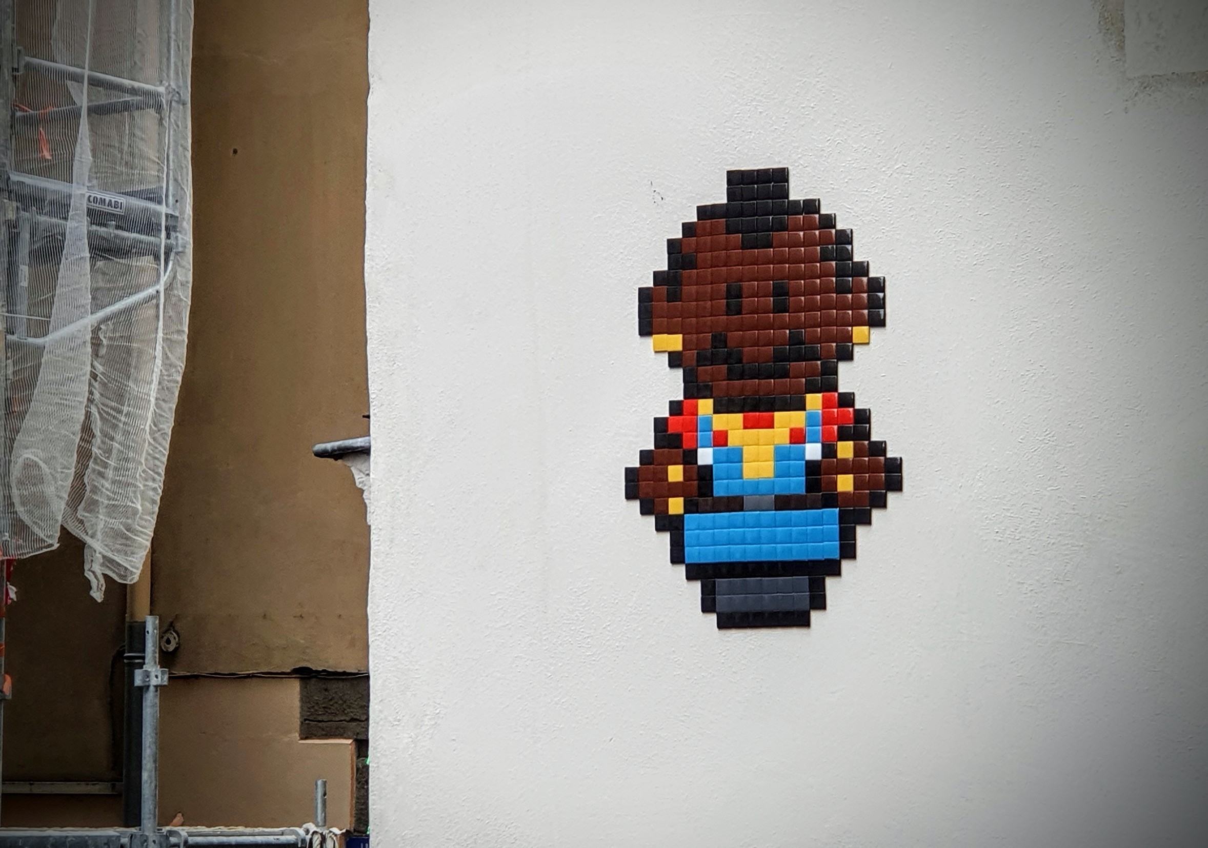 
								Street-art graffiti fresque 
								In The Woup 
									29 Rue Sergent Blandan
									69001
									Lyon
									France 
									Pat Finder
								Street-Art-Safari.com
								