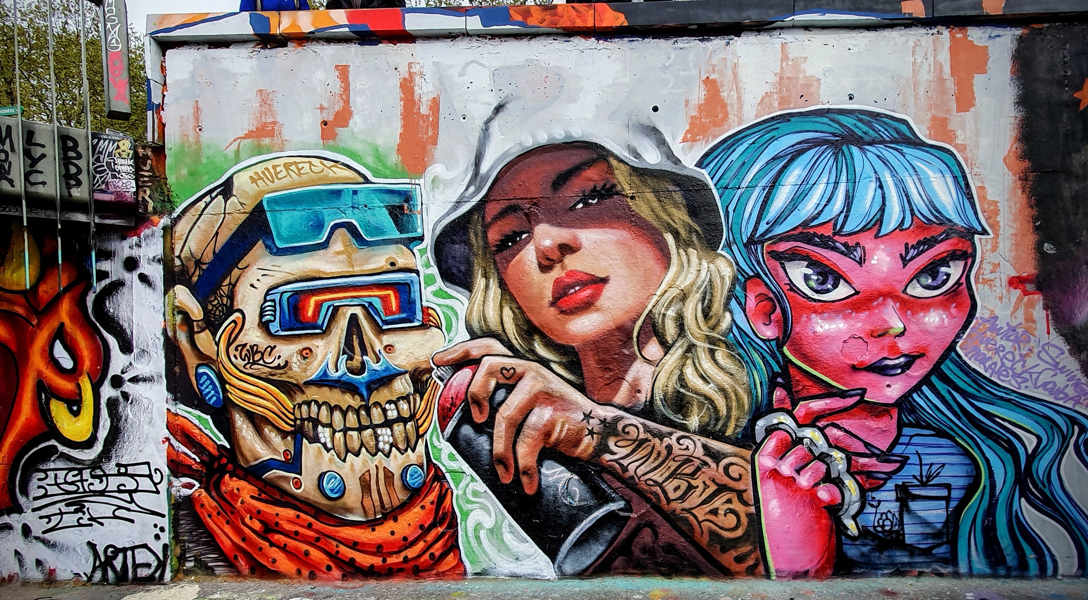 
								Street-art graffiti fresque 
								Huereck, Moralez xv3st, Twane 
									7 Pont Morand
									
									Lyon
									France 
									Pat Finder
								Street-Art-Safari.com
								