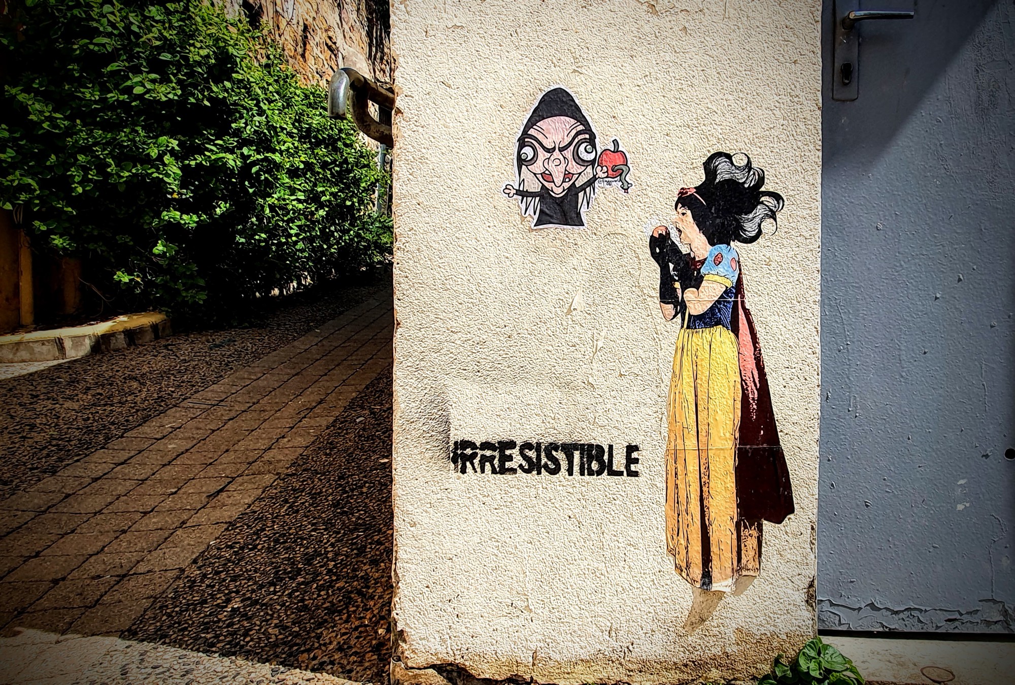 
								Street-art graffiti fresque 
								Duggyworld, Laureth Sulfate 
									14 Impasse des Pierres Plant&eacute;es
									69001
									Lyon
									France 
									Pat Finder
								Street-Art-Safari.com
								