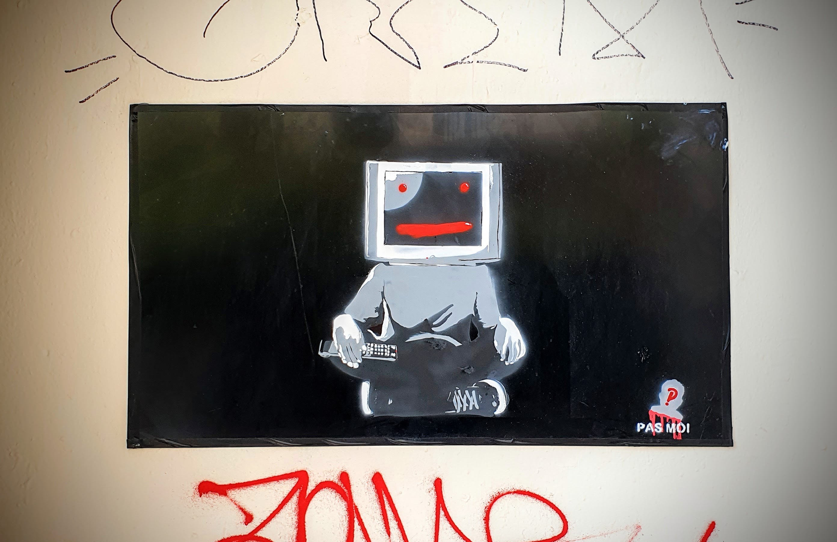 
								Street-art graffiti fresque 
								Pas Moi 
									16 Rue Neyret
									
									Lyon
									France 
									Pat Finder
								Street-Art-Safari.com
								