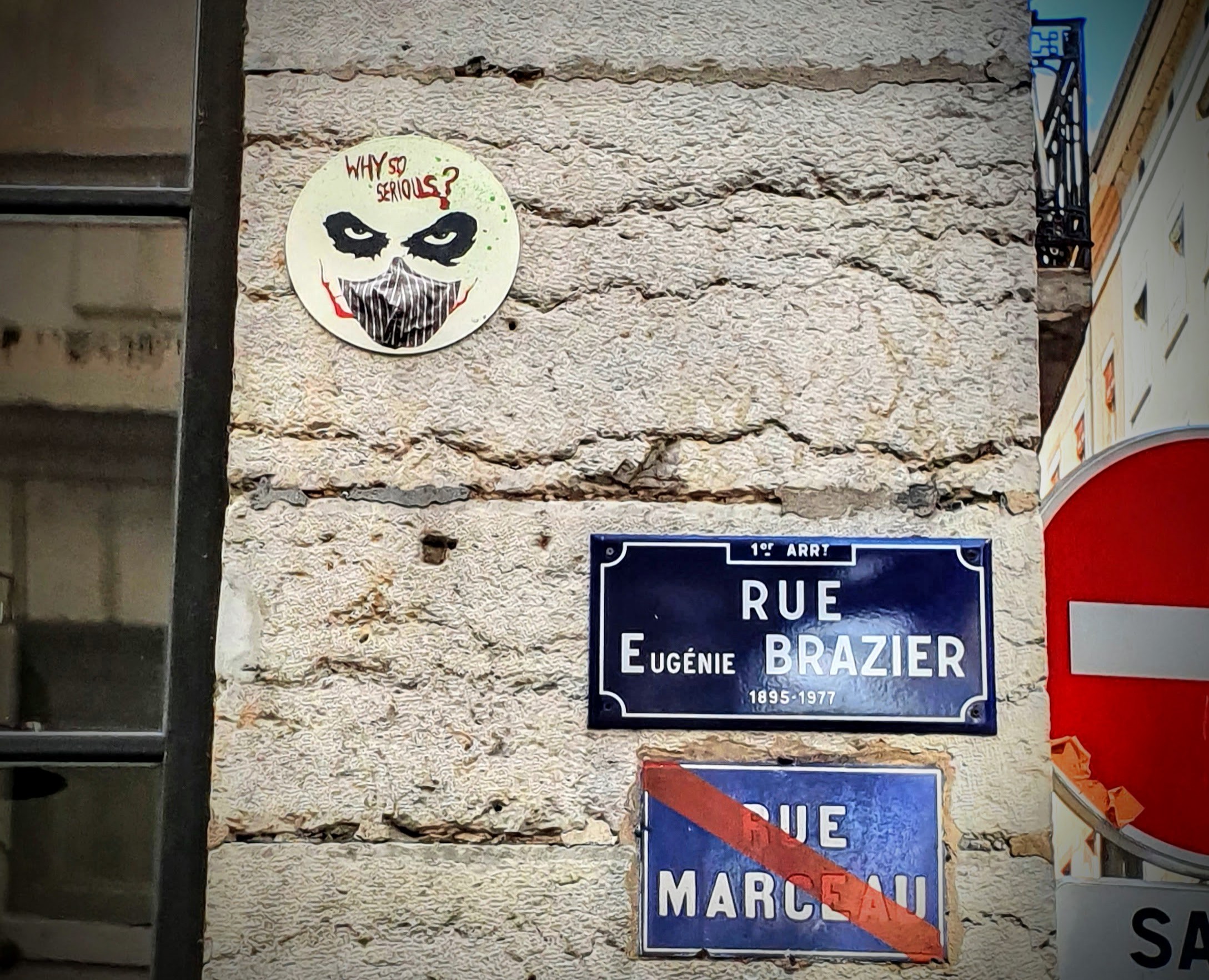 
								Street-art graffiti fresque 
								Yene Omax 
									12 Rue Royale
									
									Lyon
									France 
									Pat Finder
								Street-Art-Safari.com
								