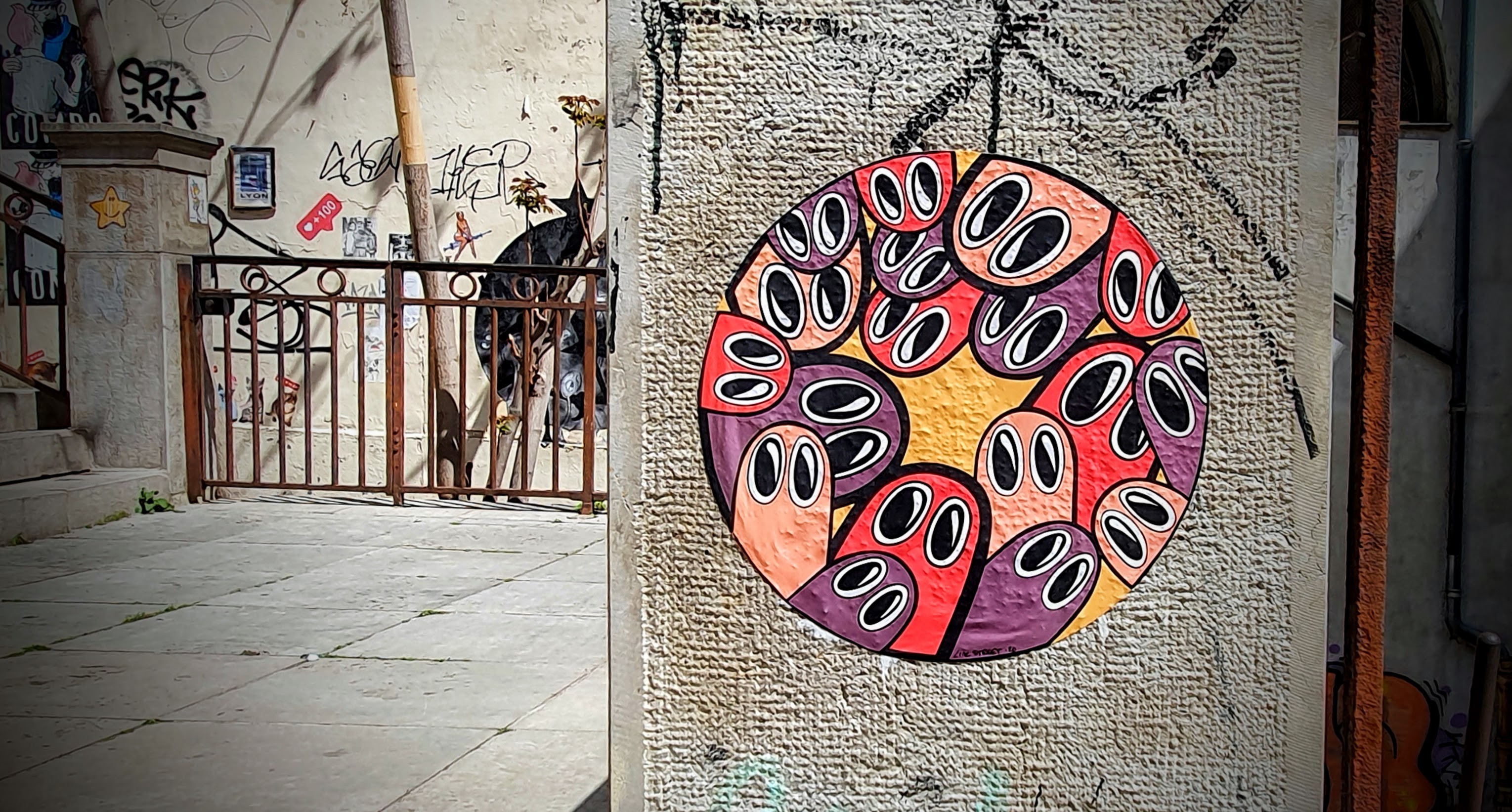 
								Street-art graffiti fresque 
								Line-street 
									19 Rue Burdeau
									
									Lyon
									France 
									Pat Finder
								Street-Art-Safari.com
								