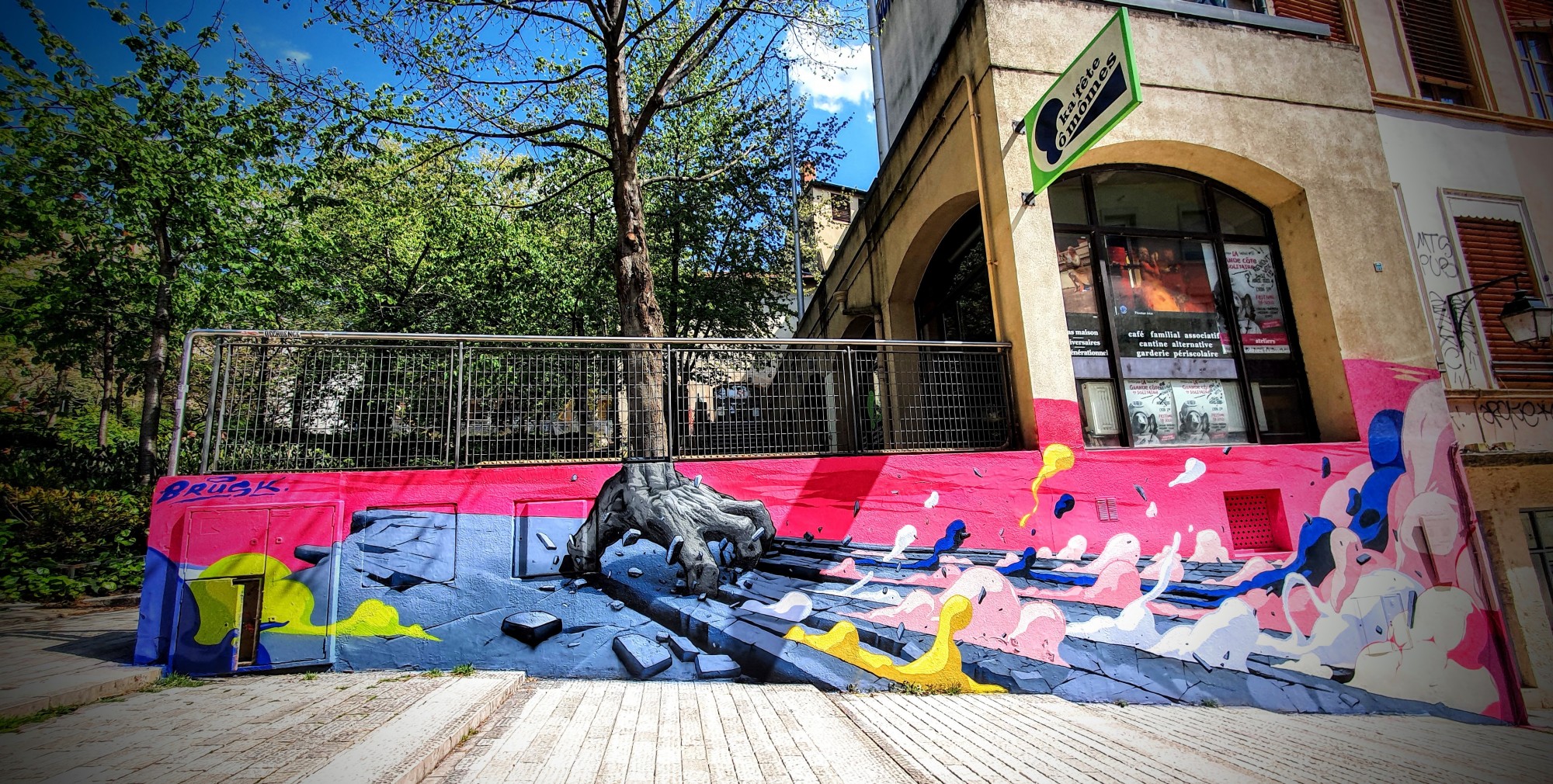 
								Street-art graffiti fresque 
								Brusk 
									53 Mont&eacute;e de la Grande-C&ocirc;te
									69001
									Lyon
									France 
									Pat Finder
								Street-Art-Safari.com
								