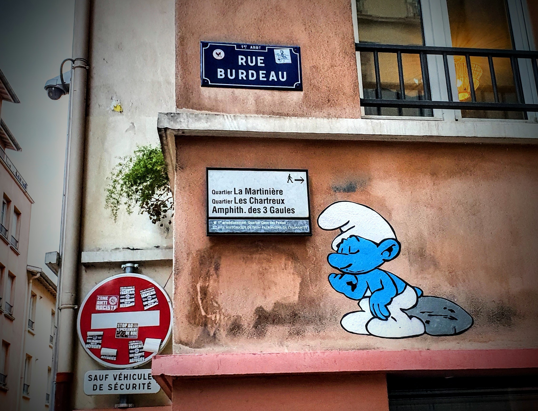 
								Street-art graffiti fresque 
								Big Ben 
									124 Mont&eacute;e de la Grande-C&ocirc;te
									
									Lyon
									France 
									Pat Finder
								Street-Art-Safari.com
								