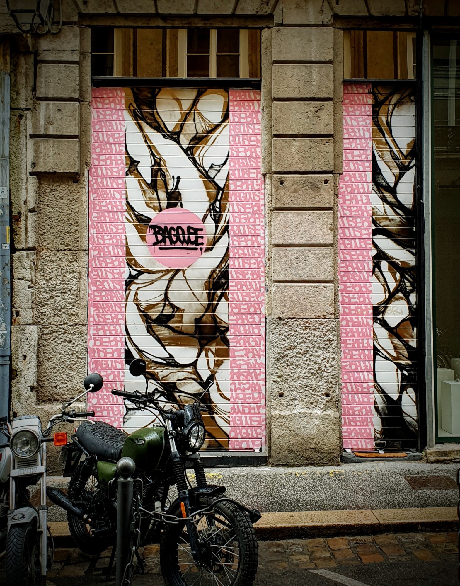 
								Street-art graffiti fresque 
								Ponce 
									17 Rue des Capucins
									69001
									Lyon
									France 
									Pat Finder
								Street-Art-Safari.com
								