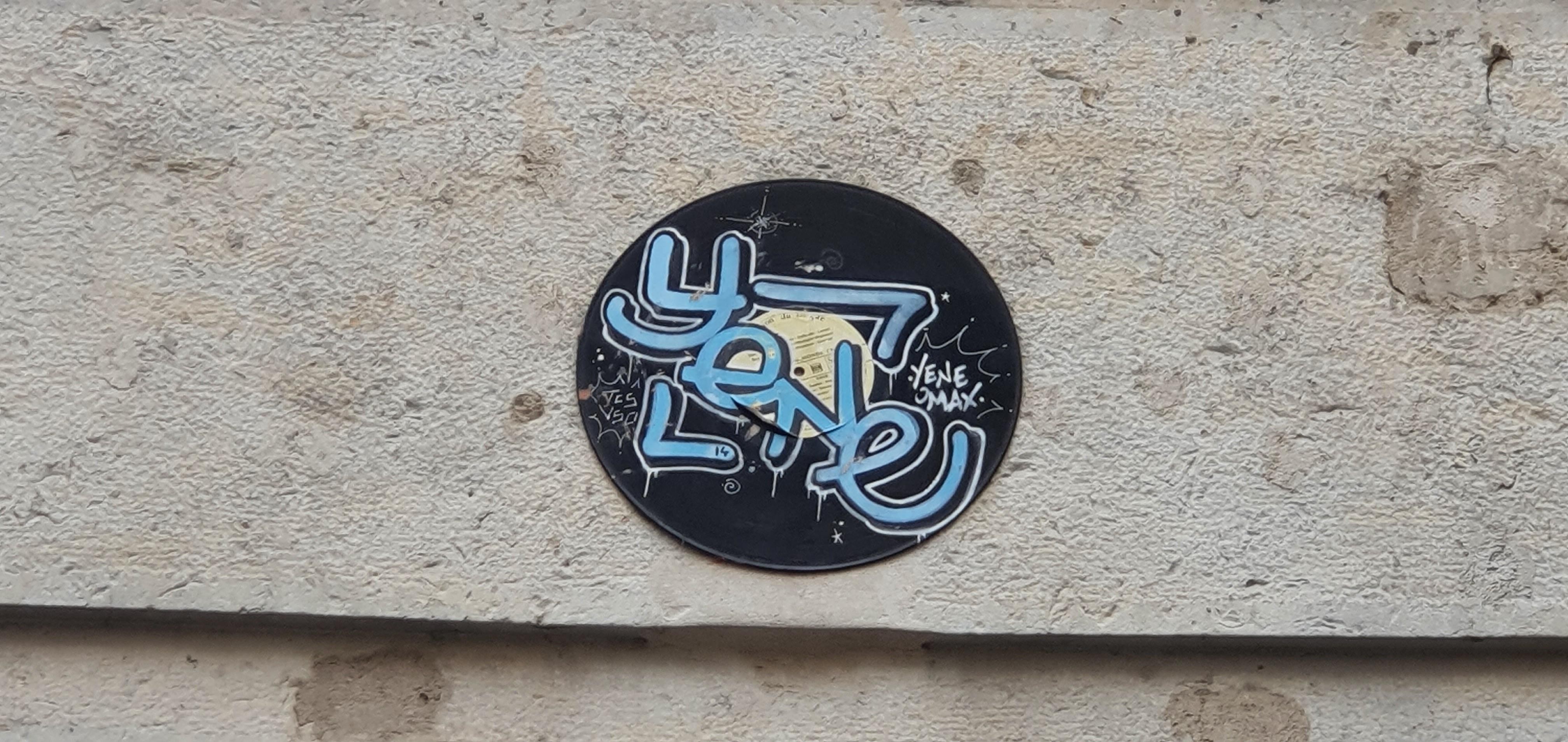 
								Street-art graffiti fresque 
								Yene Omax 
									Place du FOREZ
									69001
									Lyon
									France 
									Pat Finder
								Street-Art-Safari.com
								