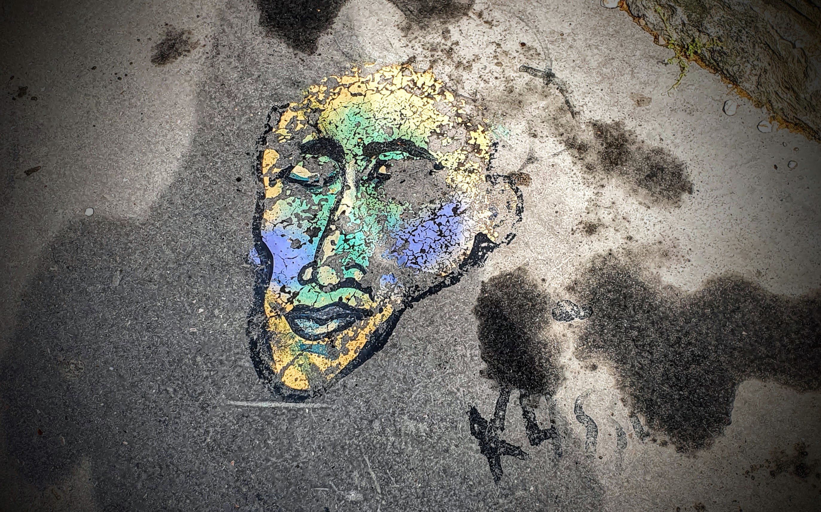 
								Street-art graffiti fresque 
								 
									2 Rue de Provence
									69001
									Lyon
									France 
									Pat Finder
								Street-Art-Safari.com
								