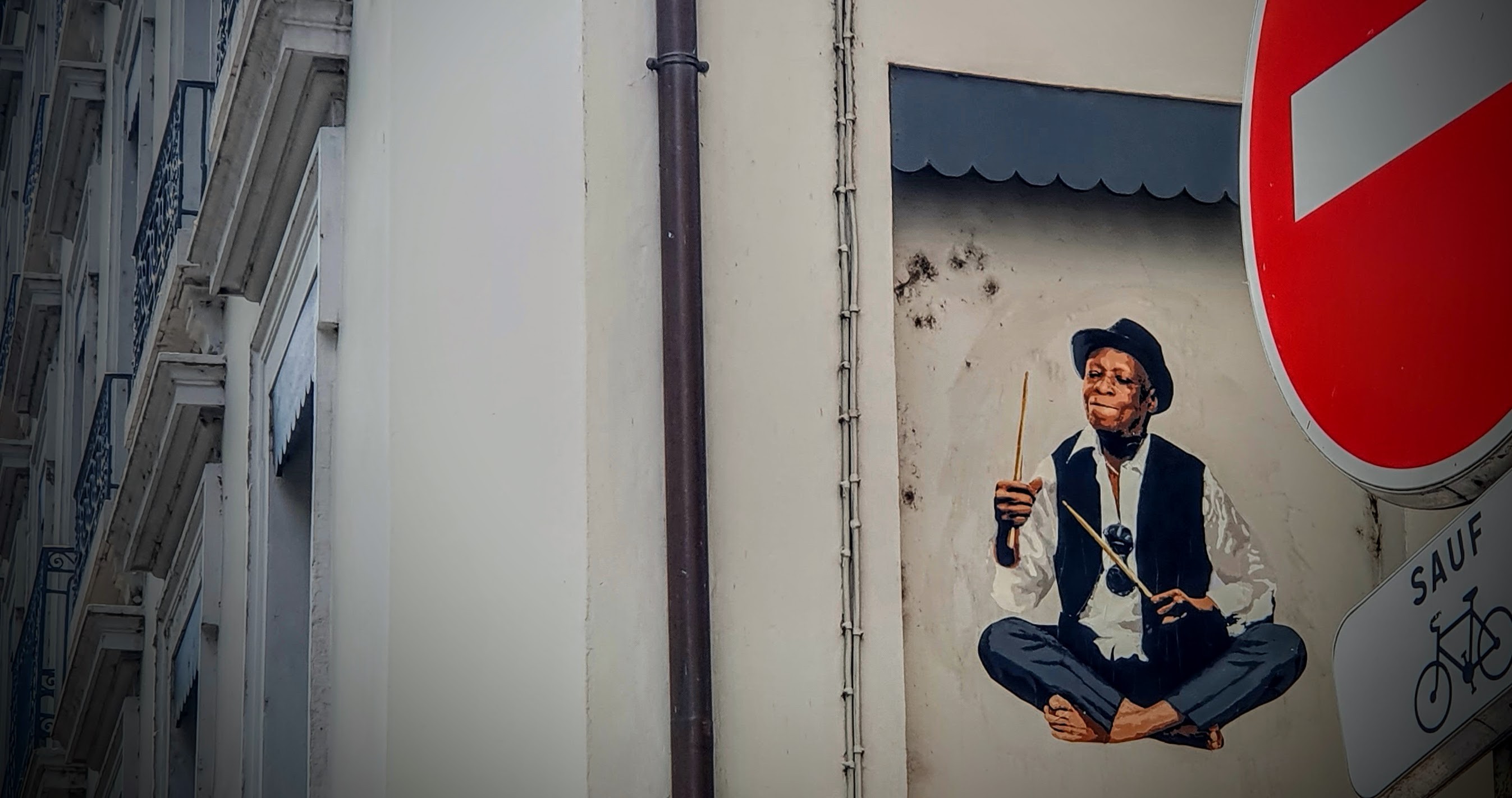 
								Street-art graffiti fresque 
								Big Ben 
									24 Rue Joseph Serlin
									69001
									Lyon
									France 
									Pat Finder
								Street-Art-Safari.com
								