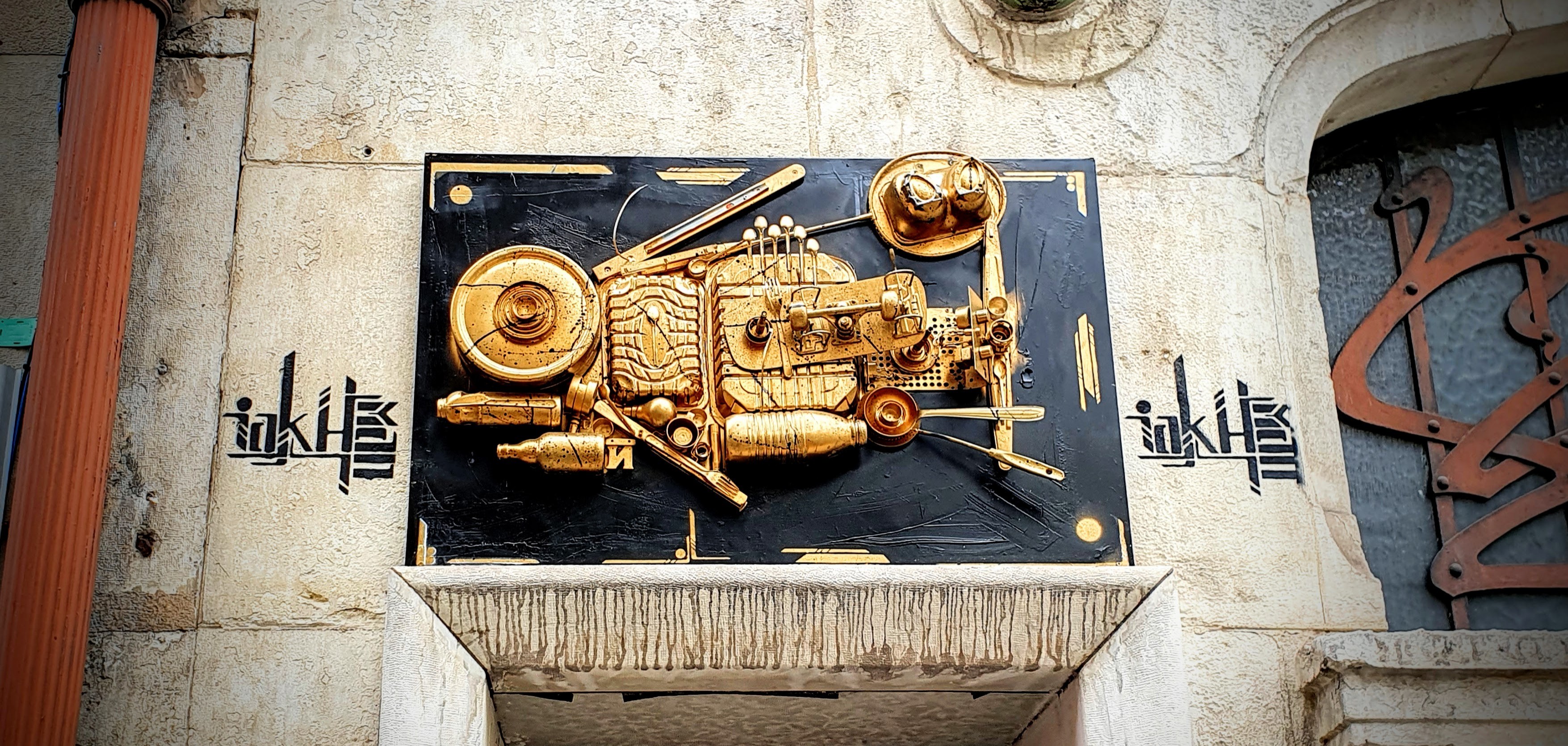 
								Street-art graffiti fresque 
								IakhMan 
									5 Rue Louis Vitet
									69001
									Lyon
									France 
									Pat Finder
								Street-Art-Safari.com
								