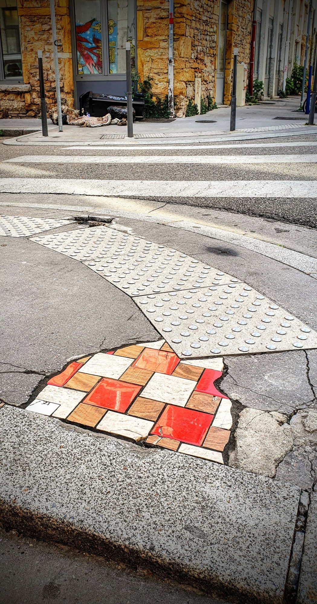 
								Street-art graffiti fresque 
								Ememem 
									30 Rue Chalopin
									69007
									Lyon
									France 
									Pat Finder
								Street-Art-Safari.com
								