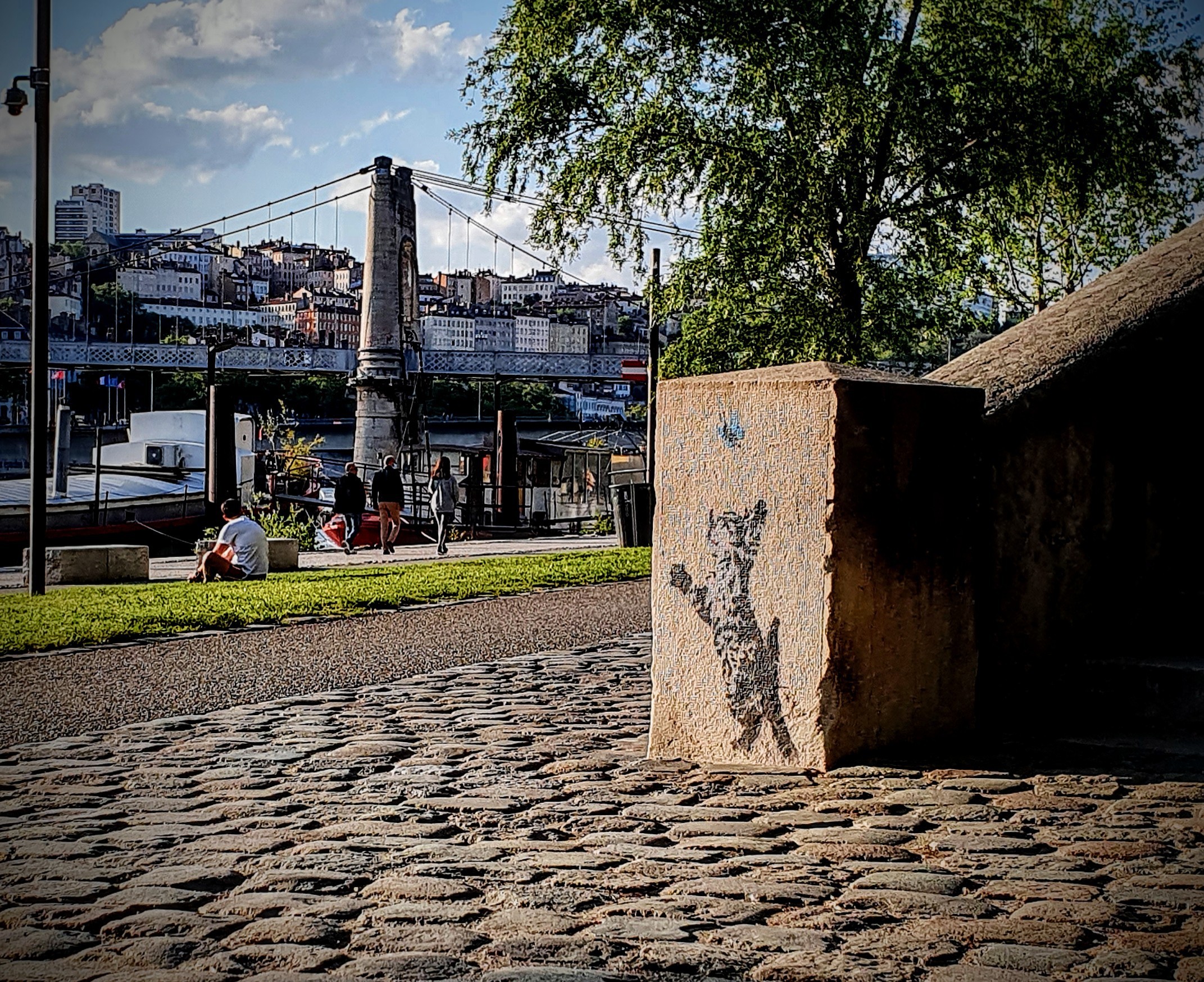 
								Street-art graffiti fresque 
								MyStencil 
									B&egrave;rges du Rh&ocirc;ne, 15 Quai du G&eacute;n&eacute;ral Sarrail
									69006
									Lyon
									France 
									Pat Finder
								Street-Art-Safari.com
								