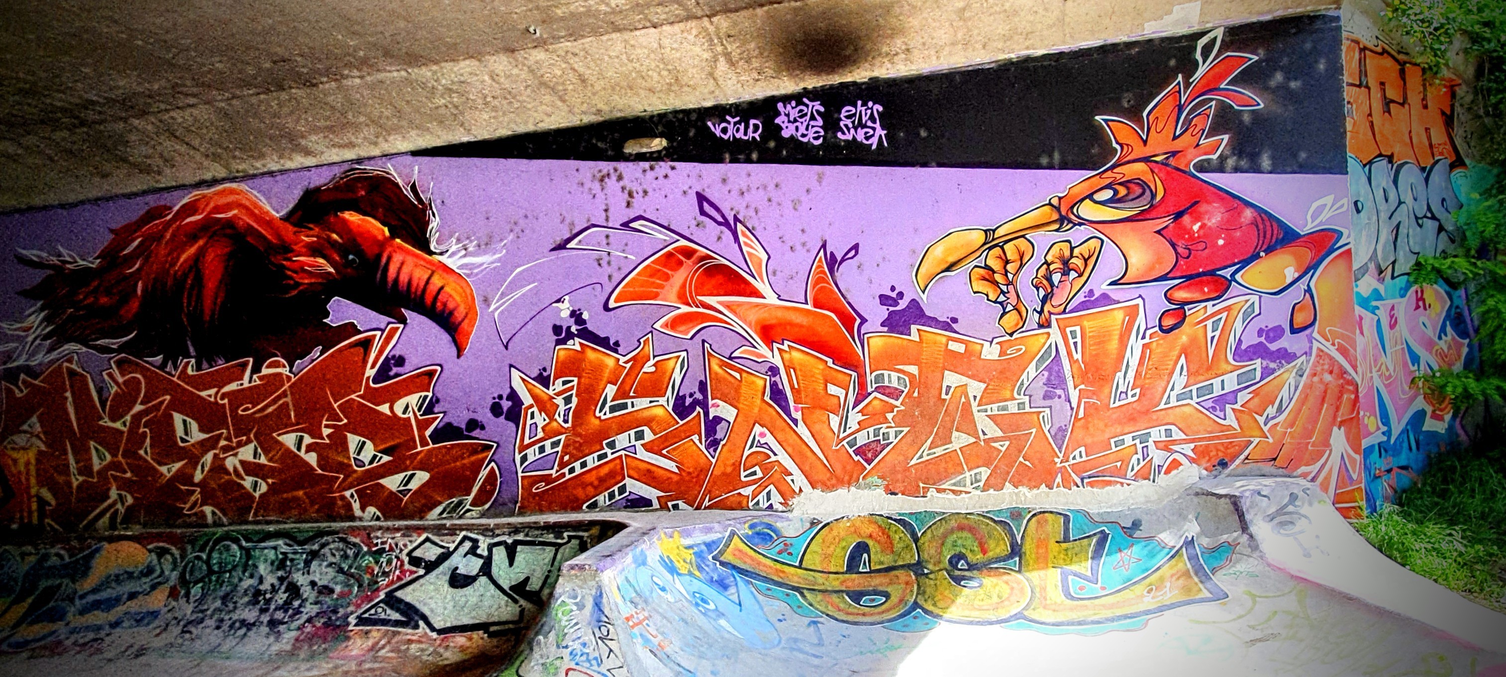 
								Street-art graffiti fresque 
								Boye, Ekis, Miet, Snek, Votour 
									Parc des Berges
									38100
									Grenoble
									France 
									Pat Finder
								Street-Art-Safari.com
								