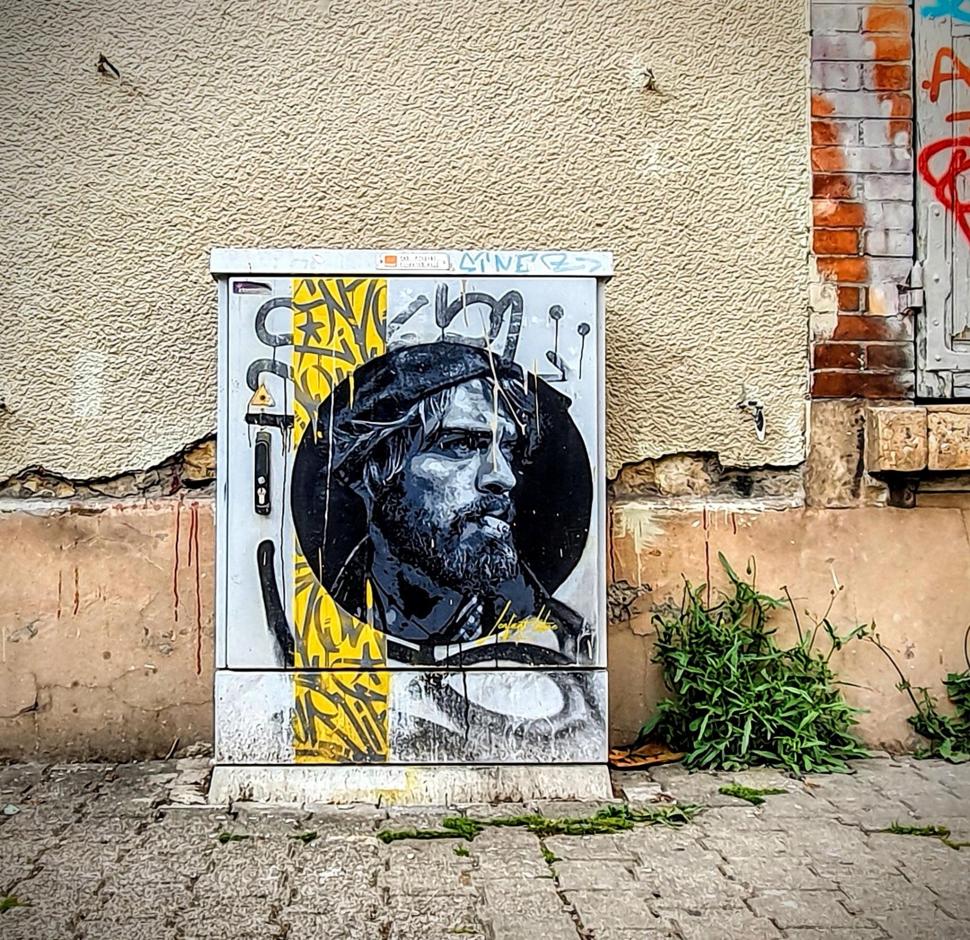 
								Street-art graffiti fresque 
								L'enfant libre 
									8 Rue Lazare Carnot
									38000
									Grenoble
									France 
									Pat Finder
								Street-Art-Safari.com
								