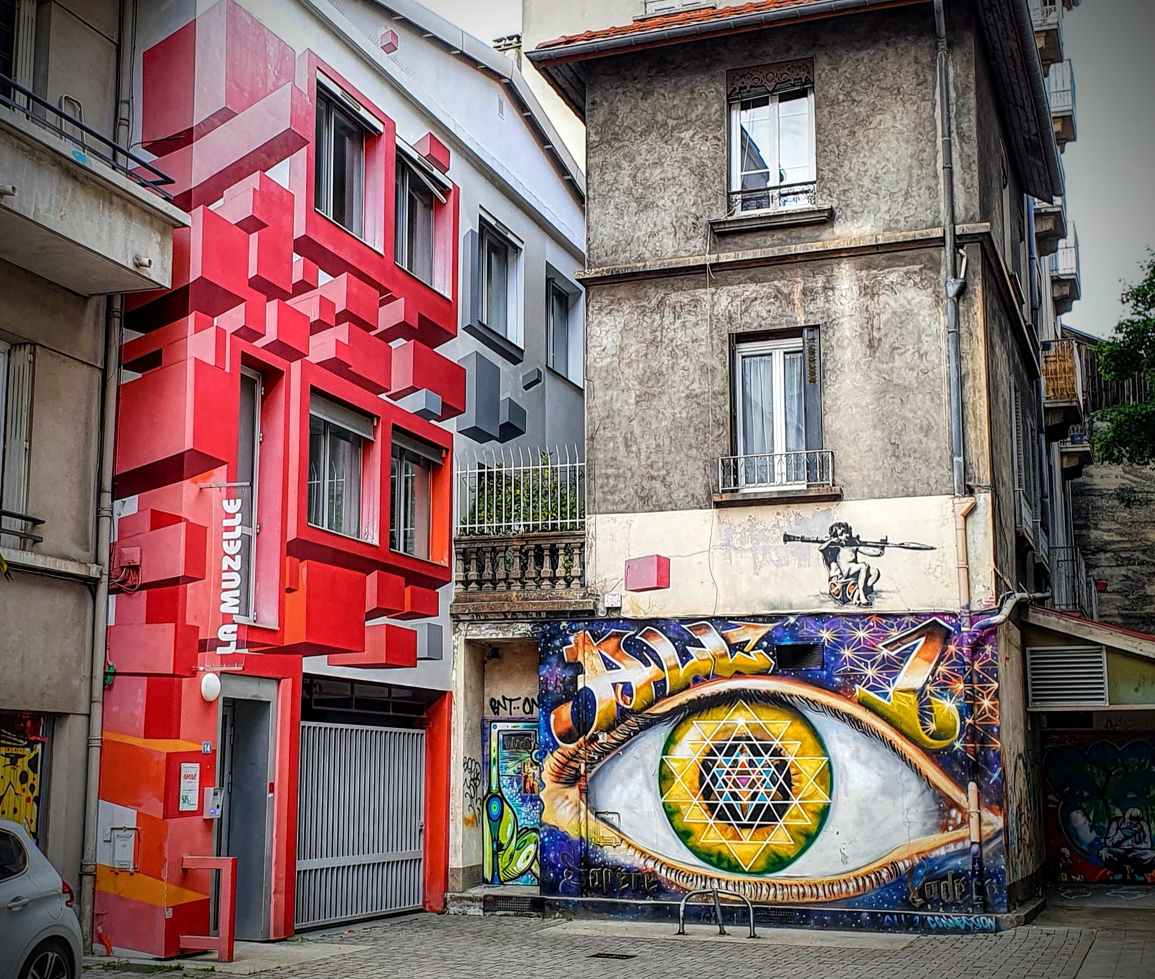 
								Street-art graffiti fresque 
								Goin Art, Mister Chaix, NKDM 
									20 Rue Genissieu
									38000
									Grenoble
									France 
									Pat Finder
								Street-Art-Safari.com
								