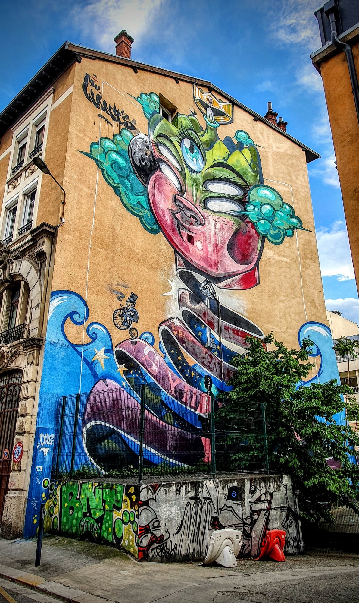 
								Street-art graffiti fresque 
								Mr Wany 
									16 Rue Genissieu
									38000
									Grenoble
									France 
									Pat Finder
								Street-Art-Safari.com
								